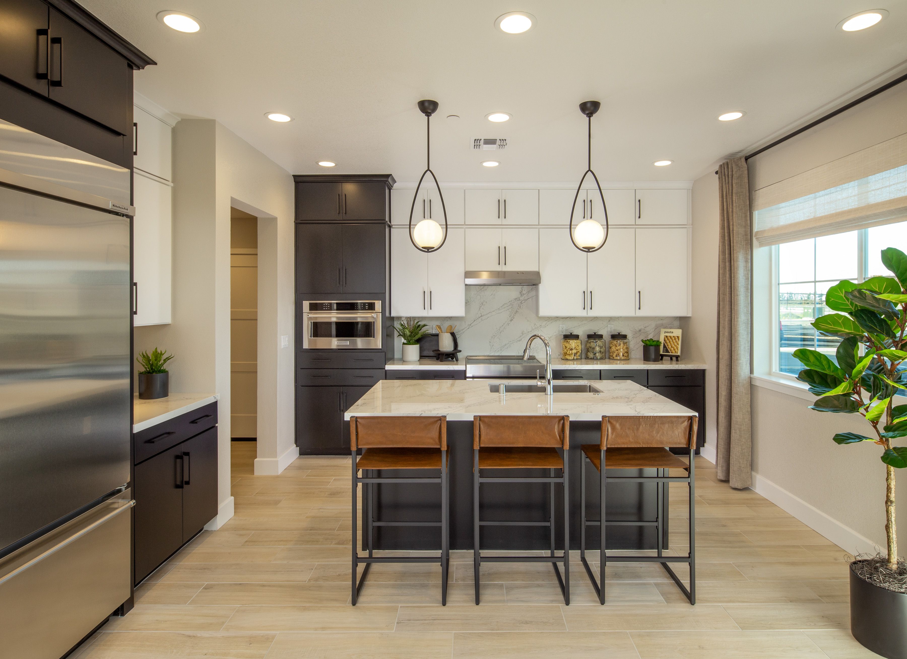 Kitchen & Dining