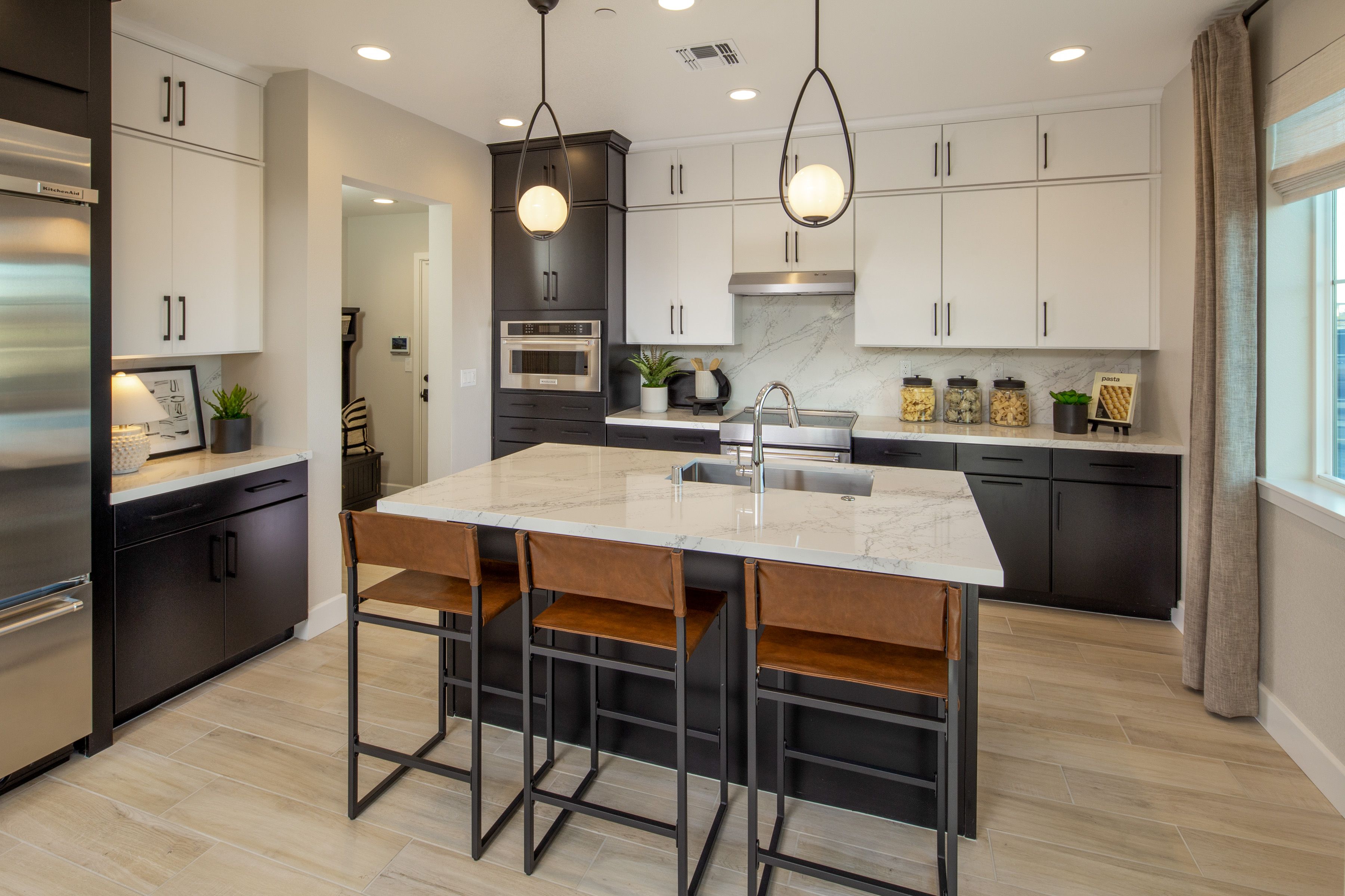 Kitchen & Dining