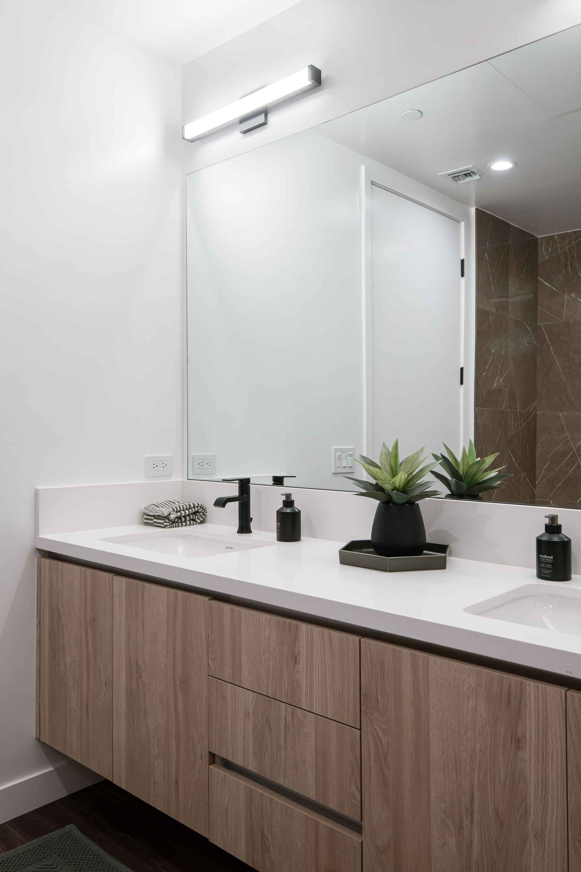Dual vanities