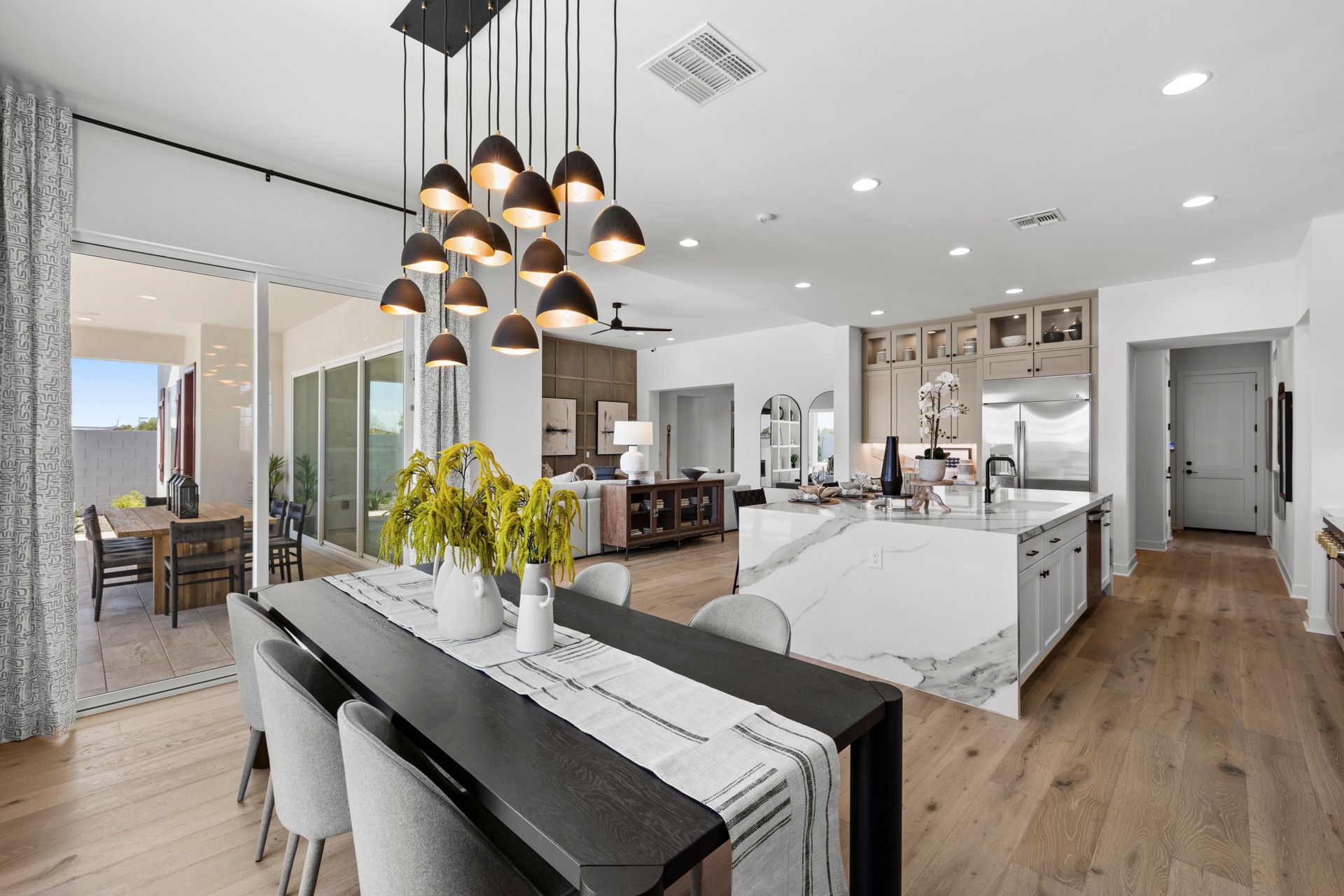 casa en McKinley Glenn por Cachet Homes