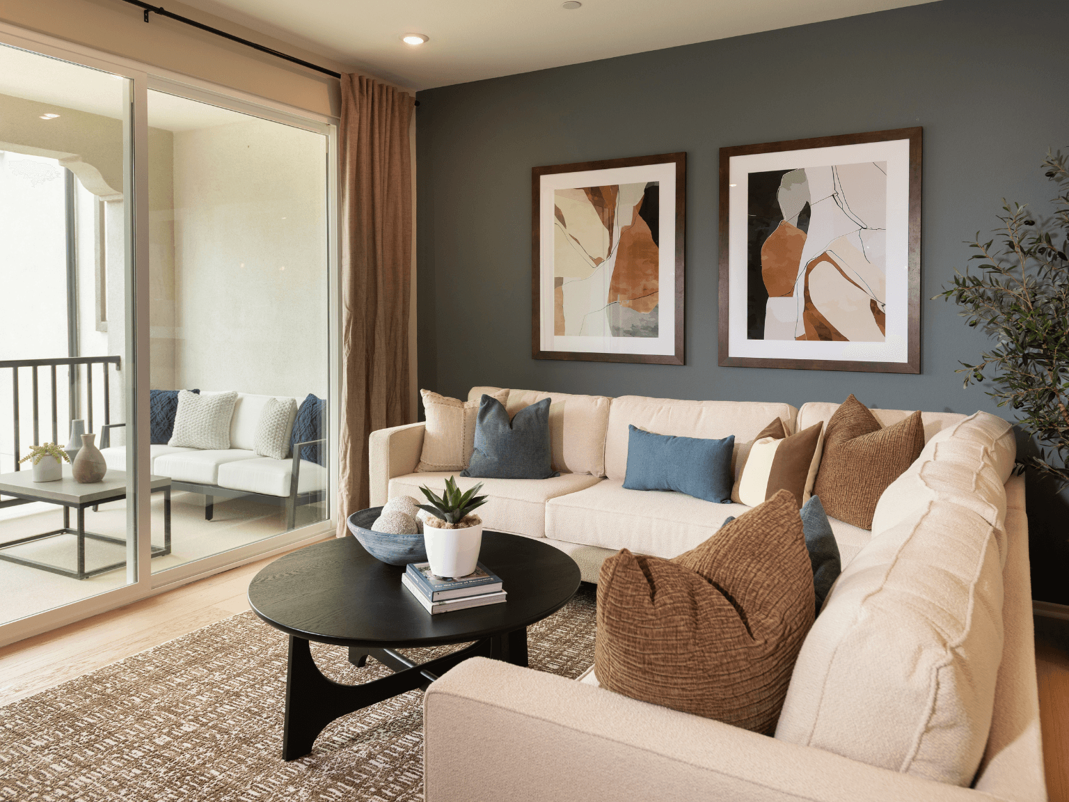 516 Avenida Centro 101. Chula Vista, CA 91910