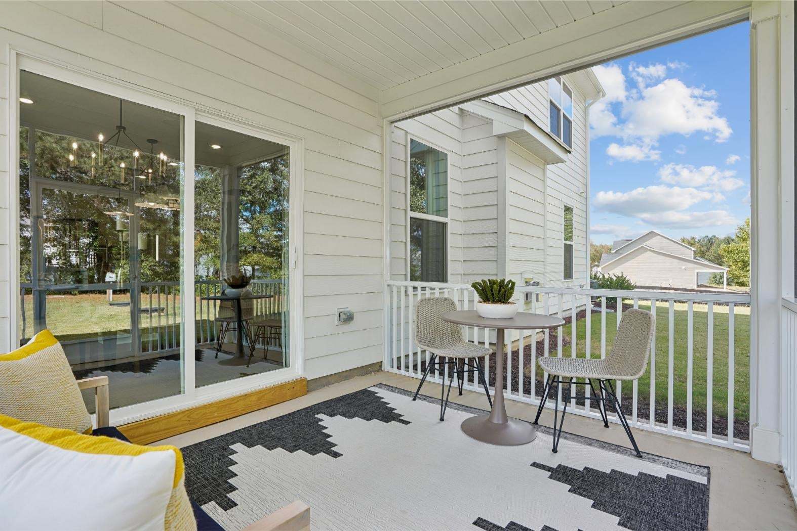 Fontana - Screened Porch