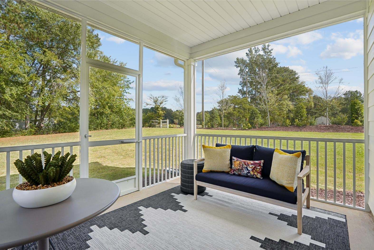 Fontana - Screened Porch