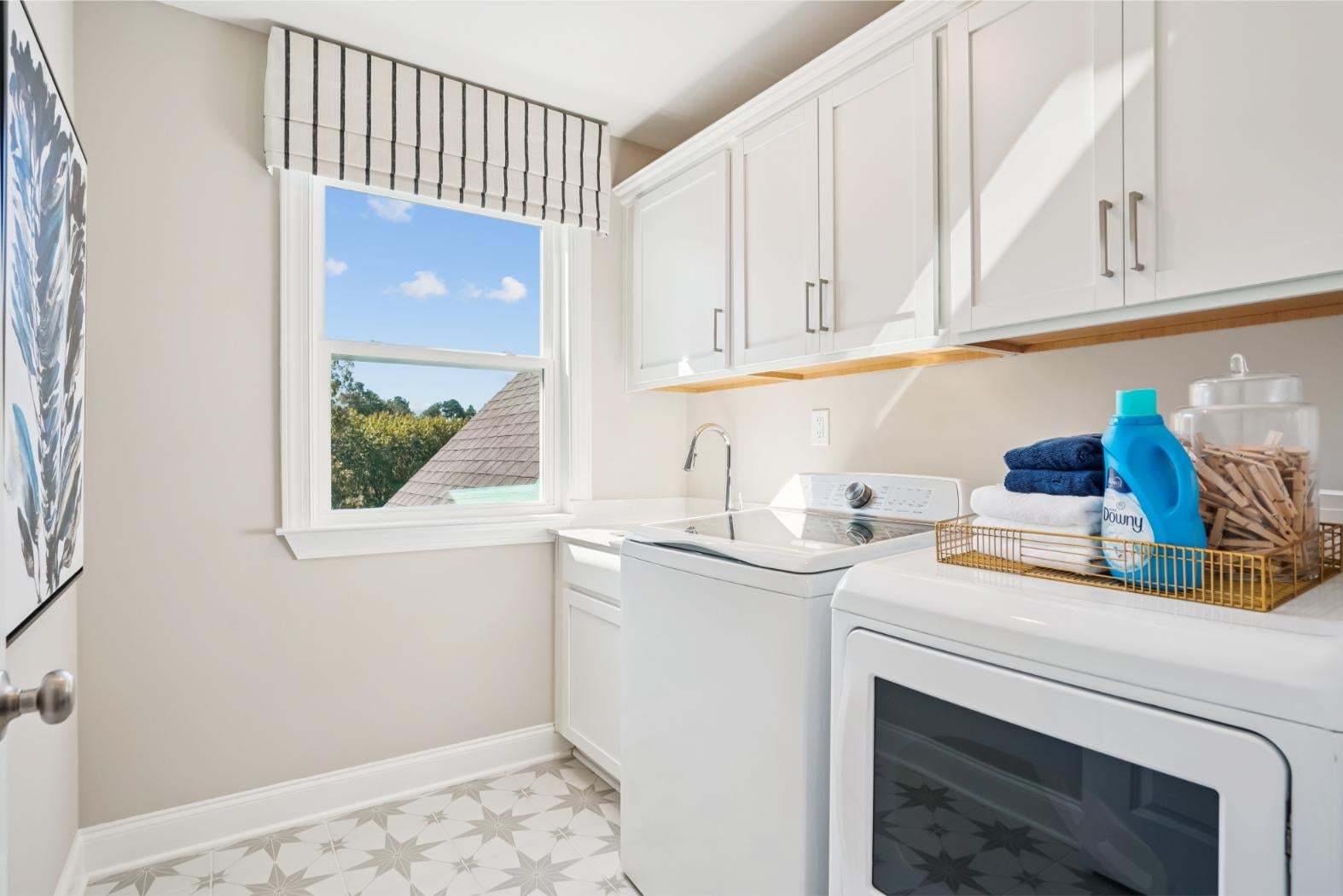 Fontana - Laundry Room