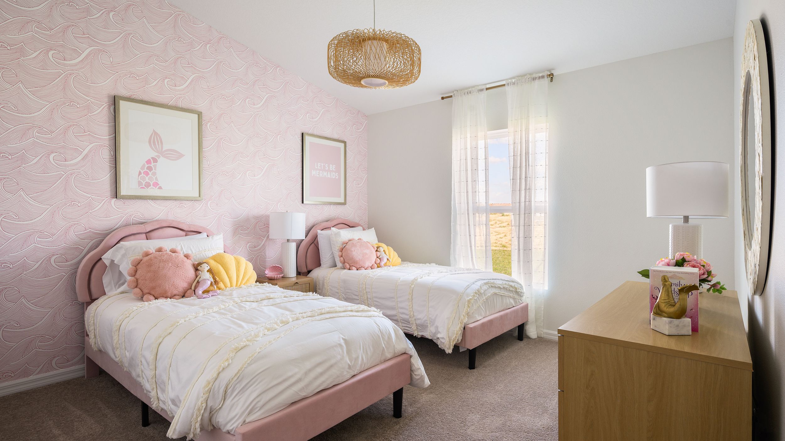 Esperanza Bedroom