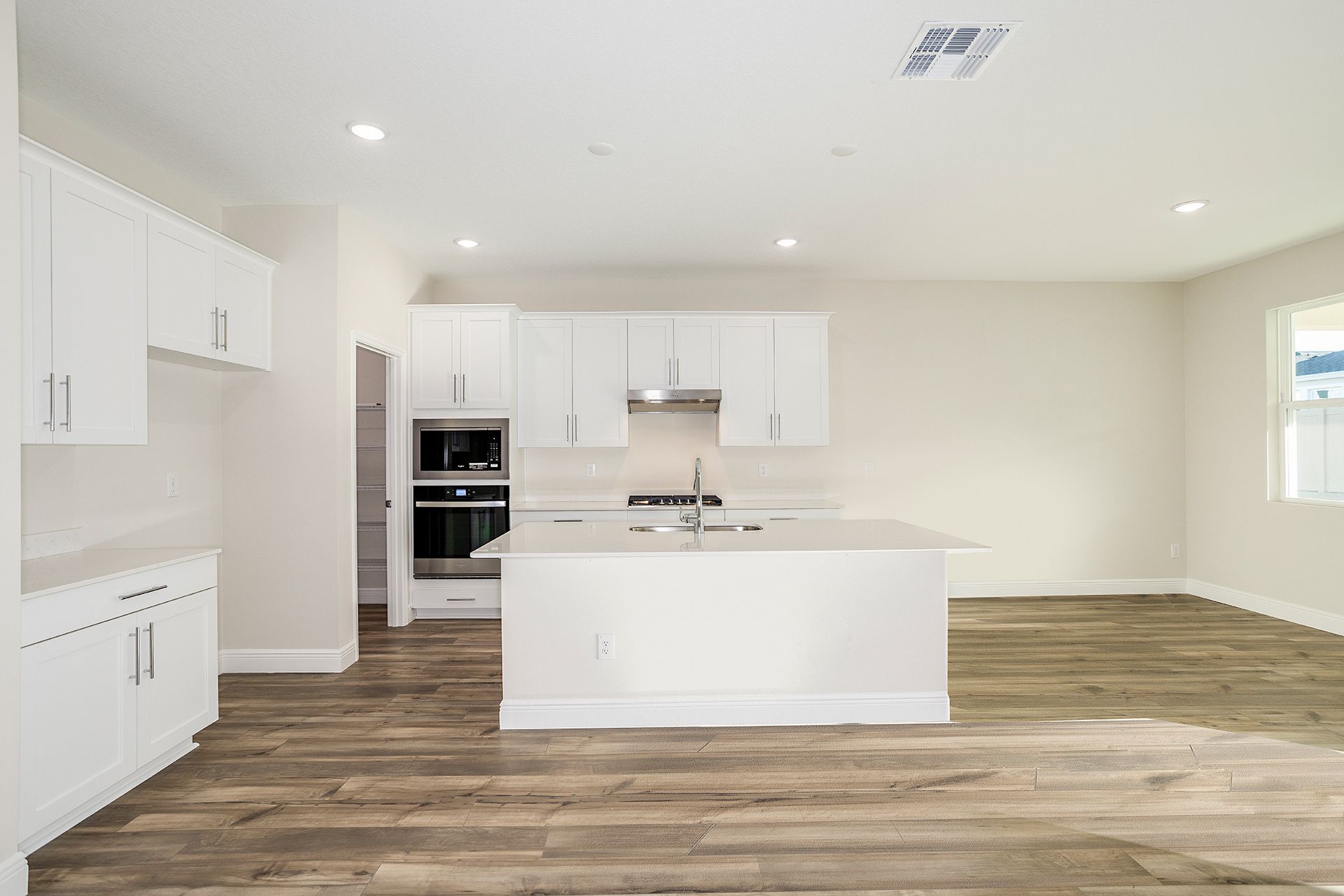 Pasadena Woods Mariposa Gourmet Kitchen