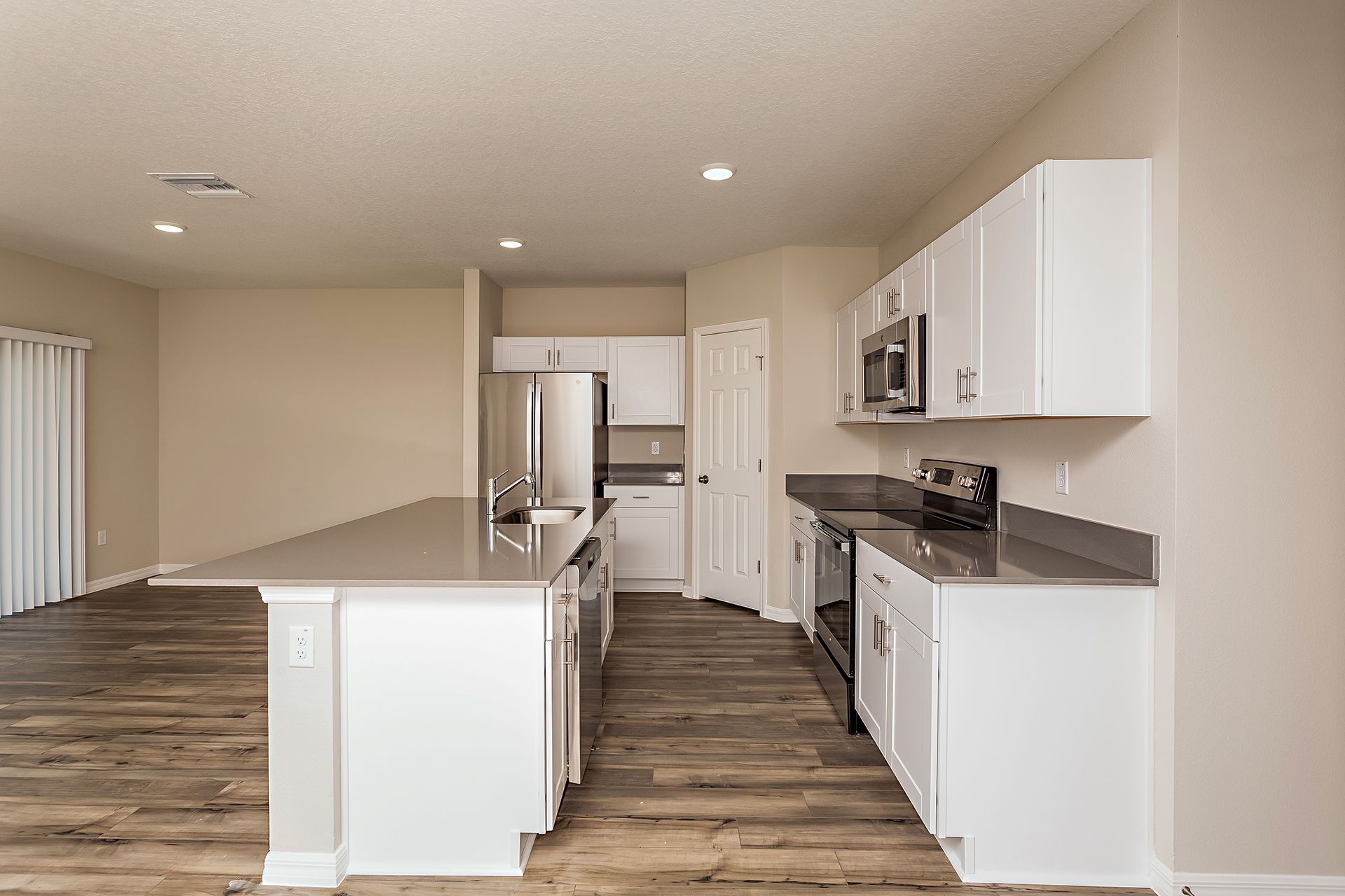 Turquesa - Coastal Contemporary Interior Design