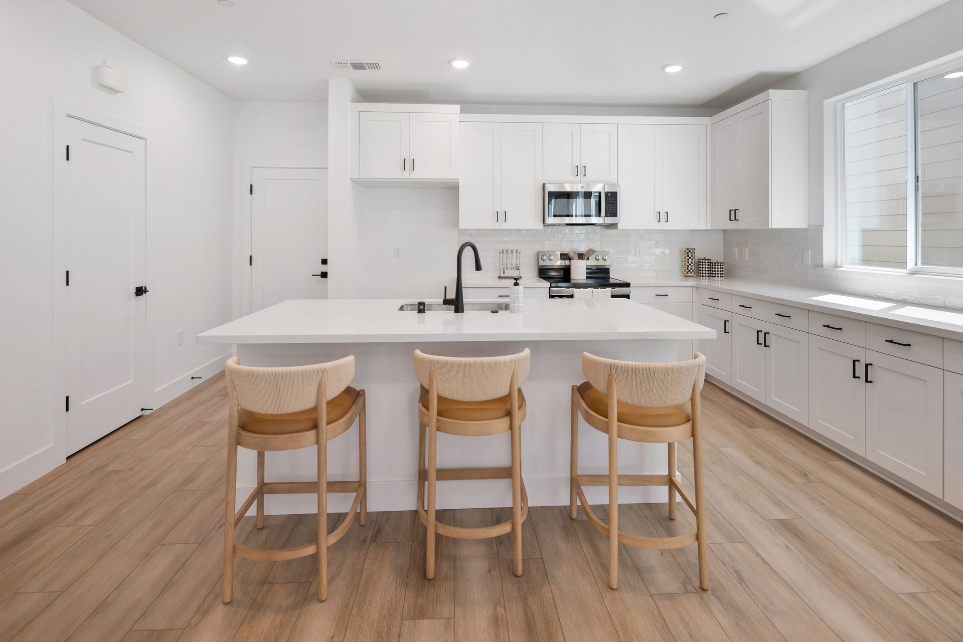 Kitchen & Island