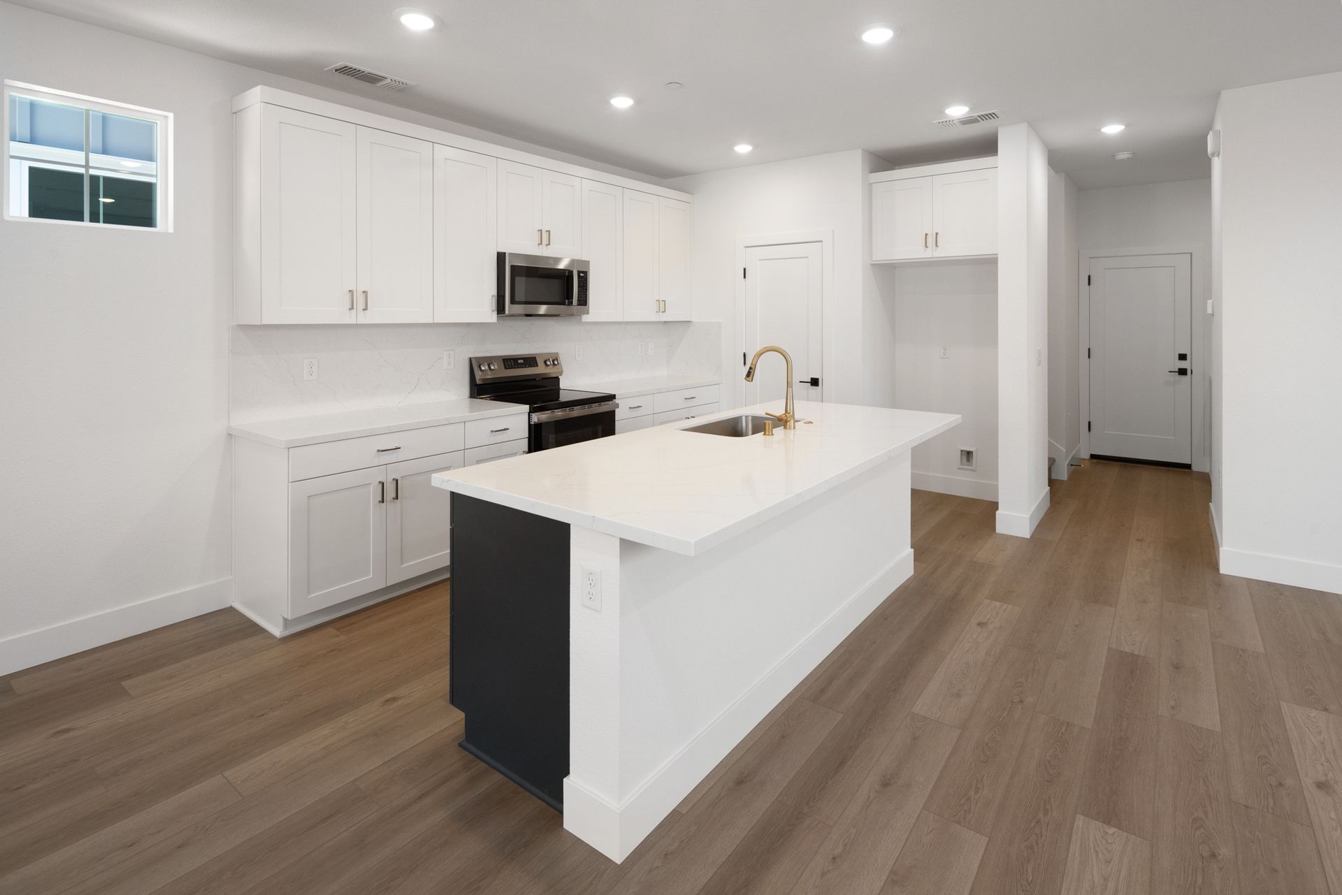 Kitchen With Island