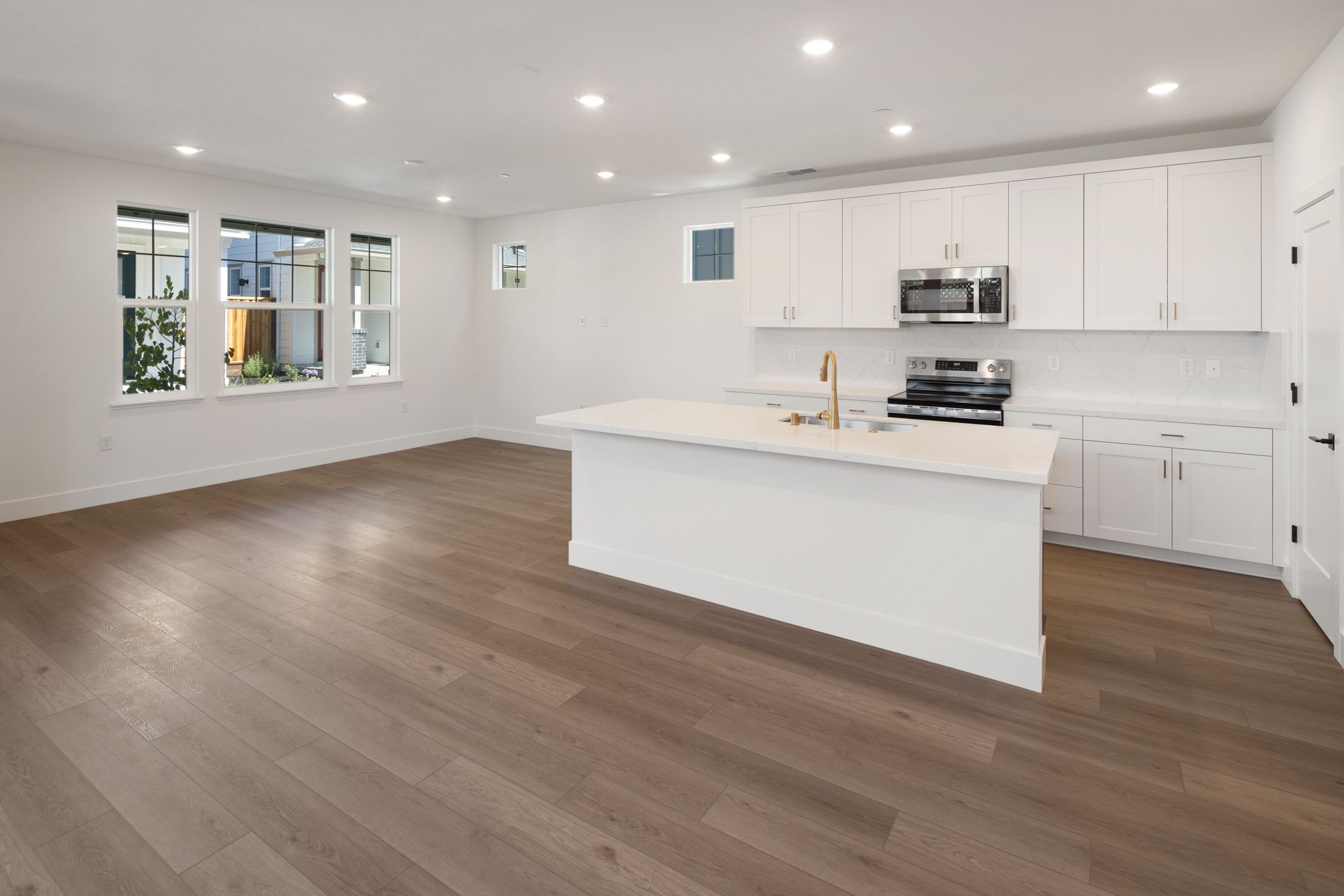 Kitchen & Living Area