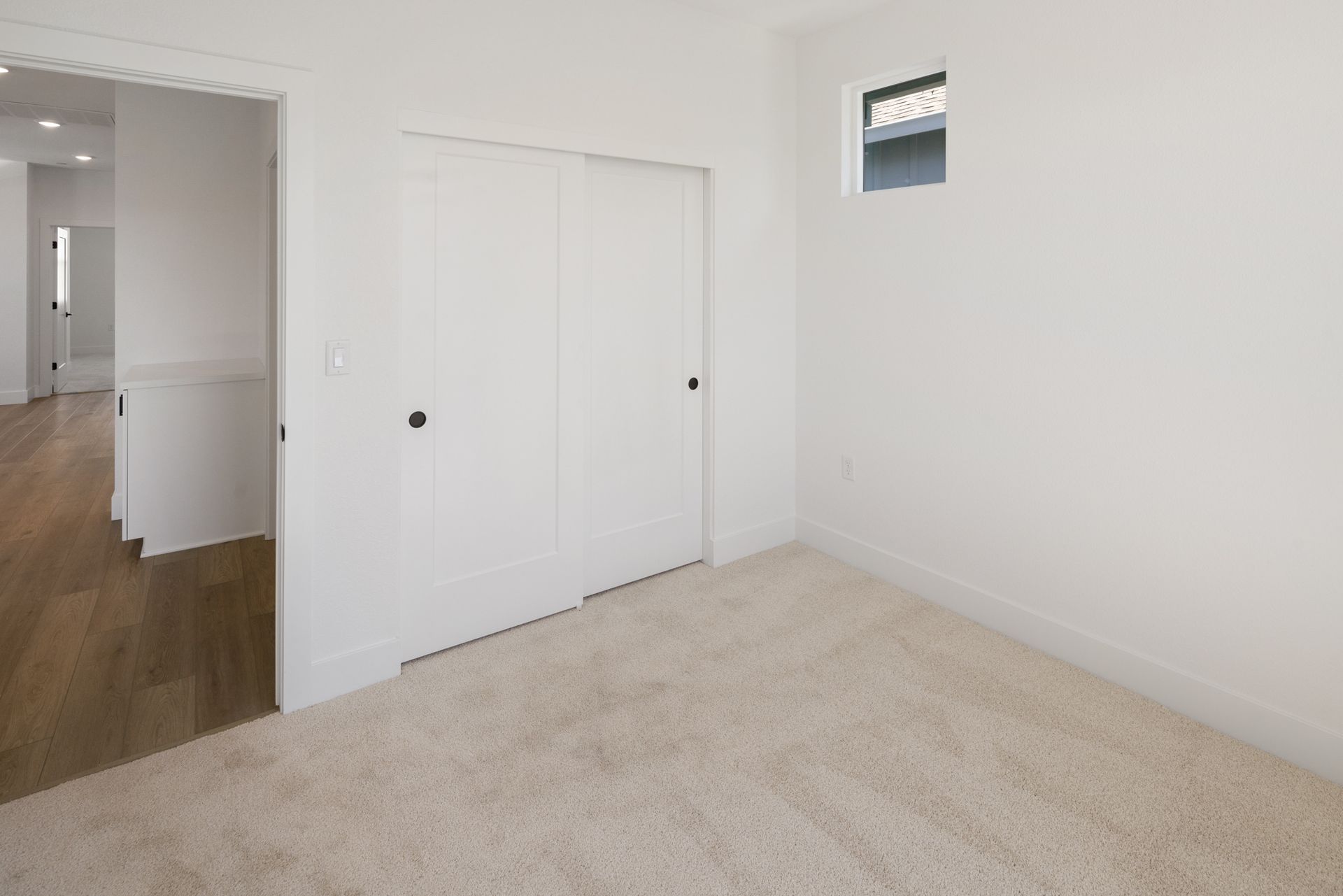 Bedroom & Closet