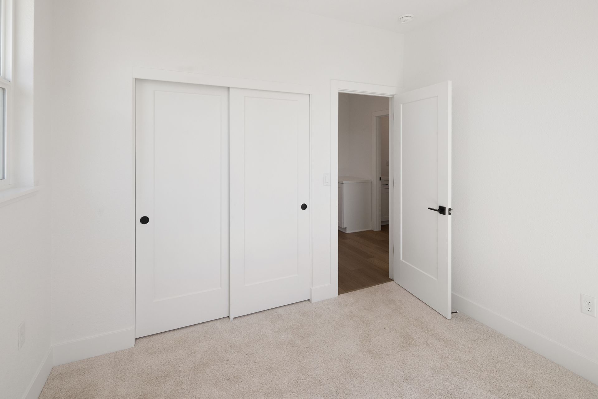 Bedroom & Closet