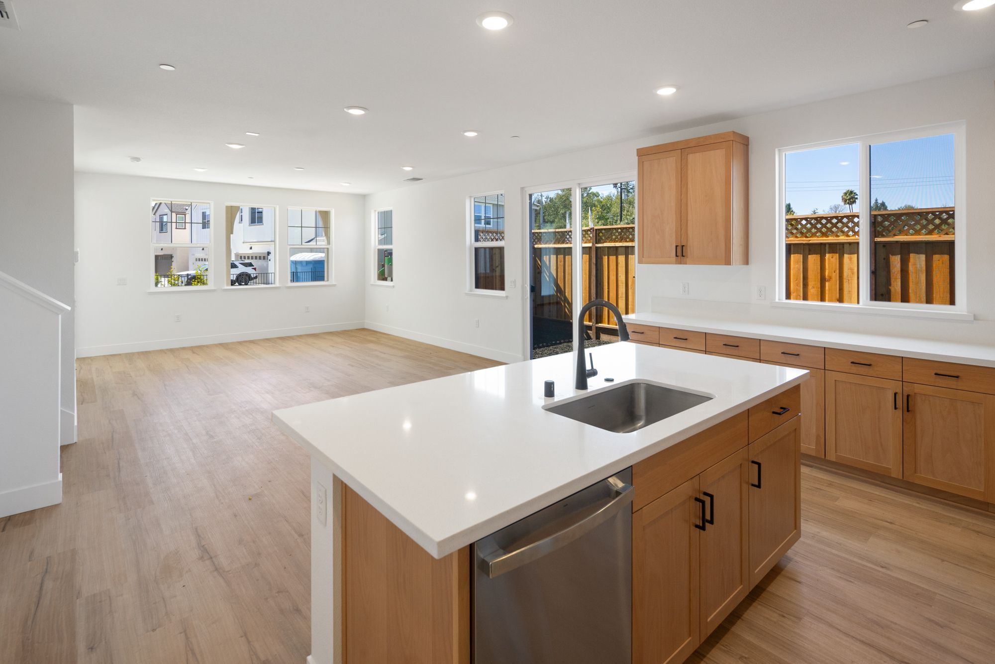 Dining Area & Kitchen