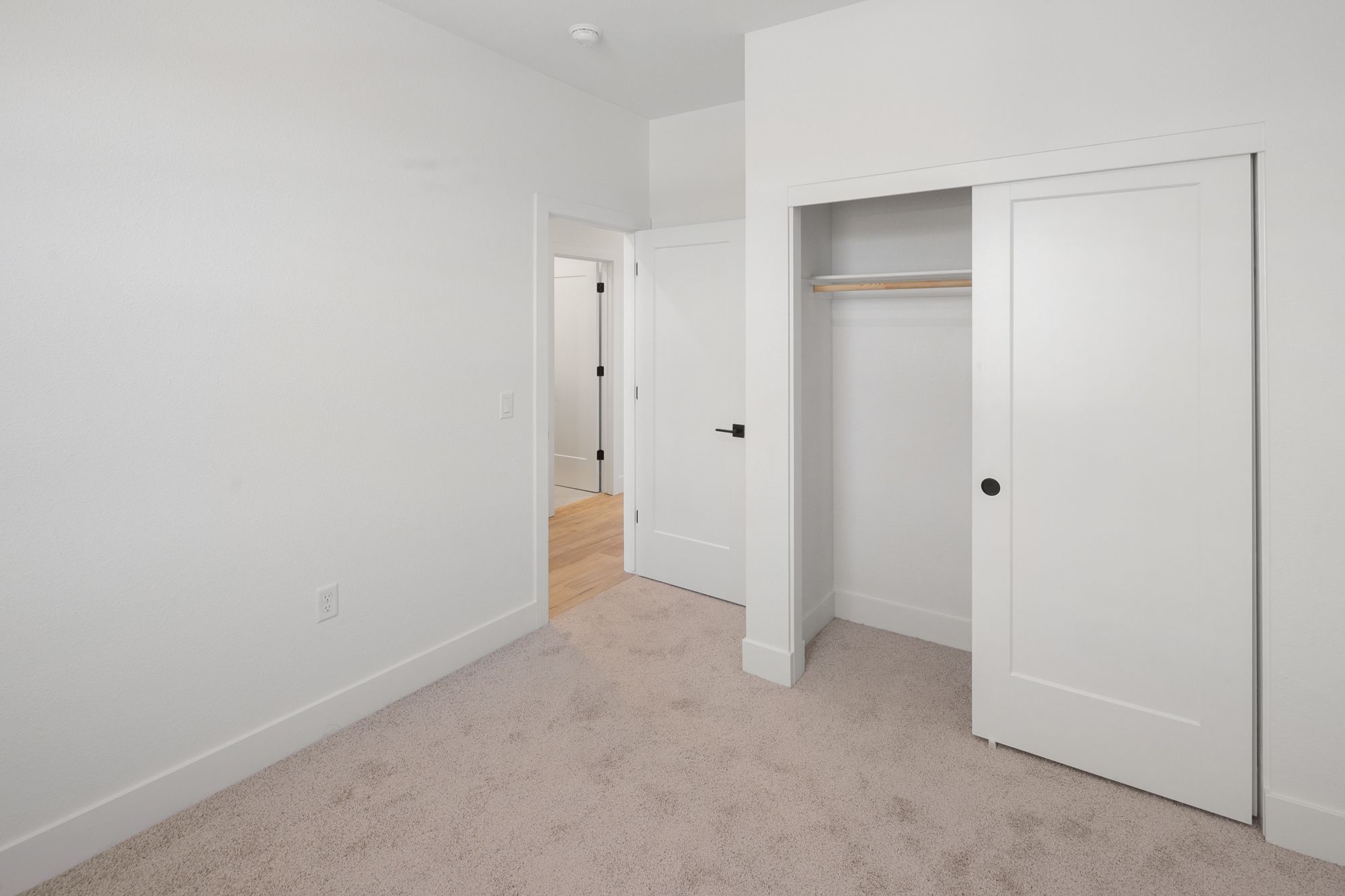 Bedroom & Closet