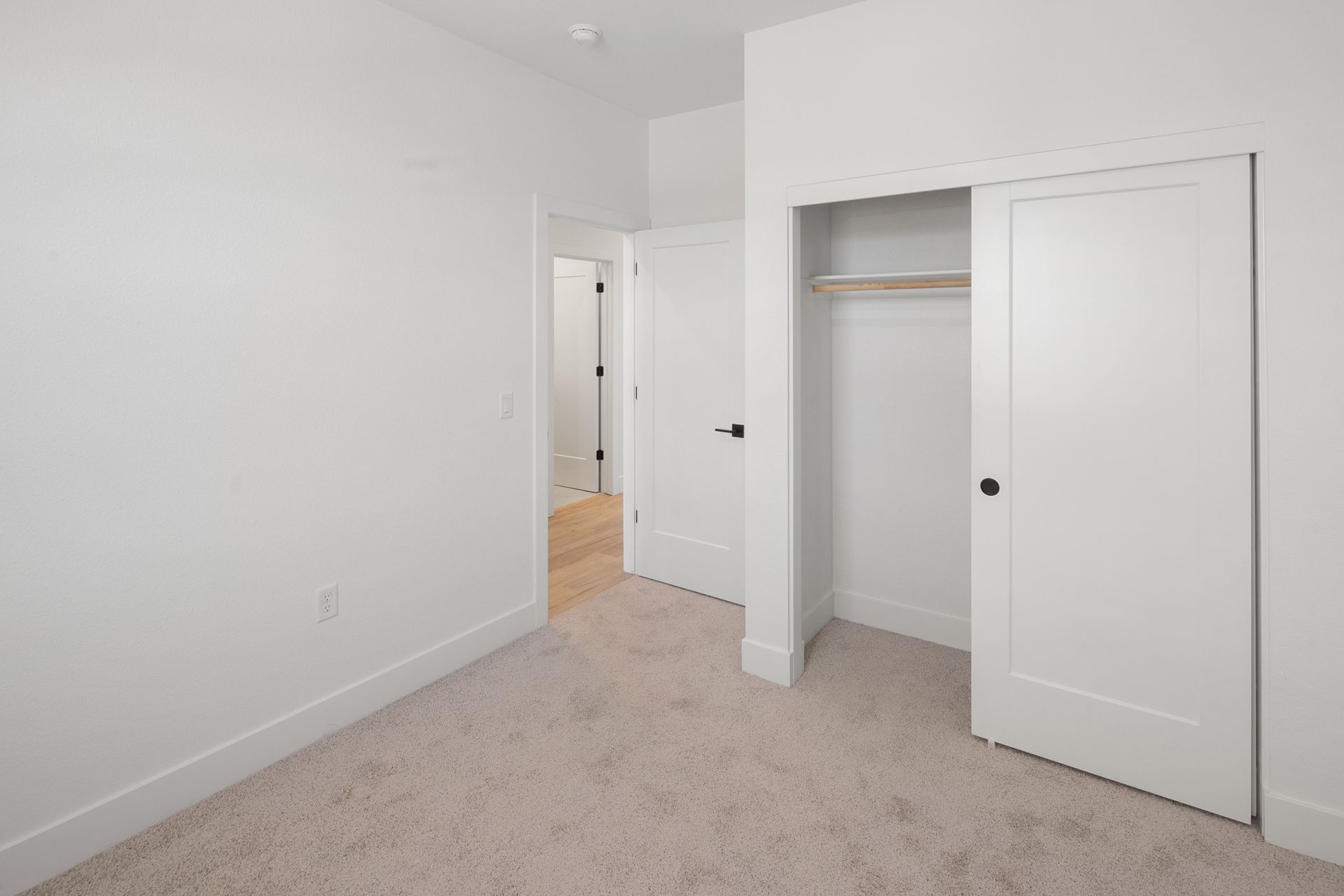 Bedroom & Closet
