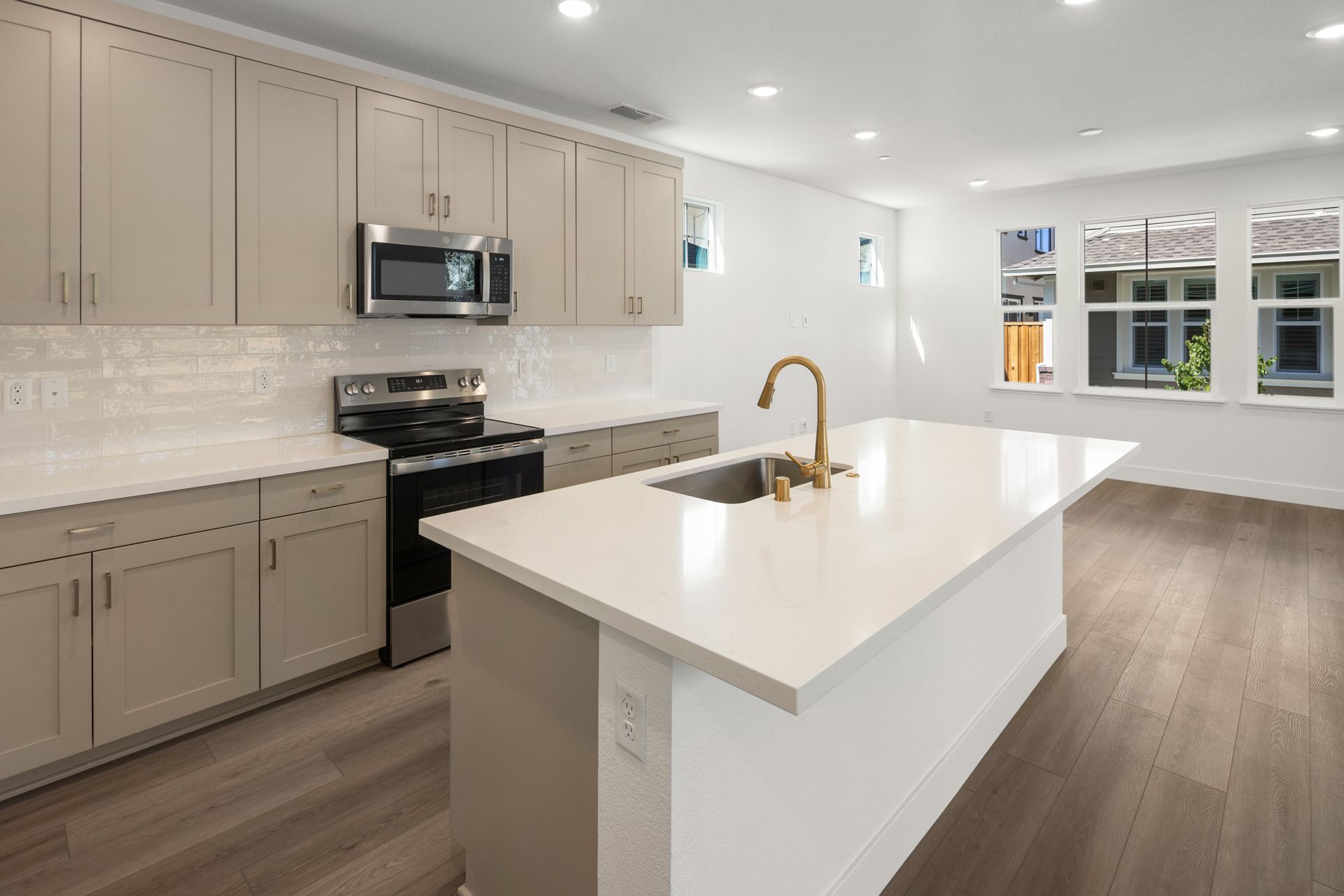 Kitchen & Island