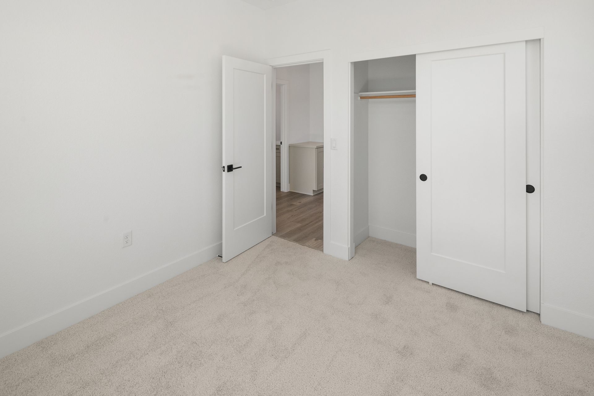Bedroom & Closet