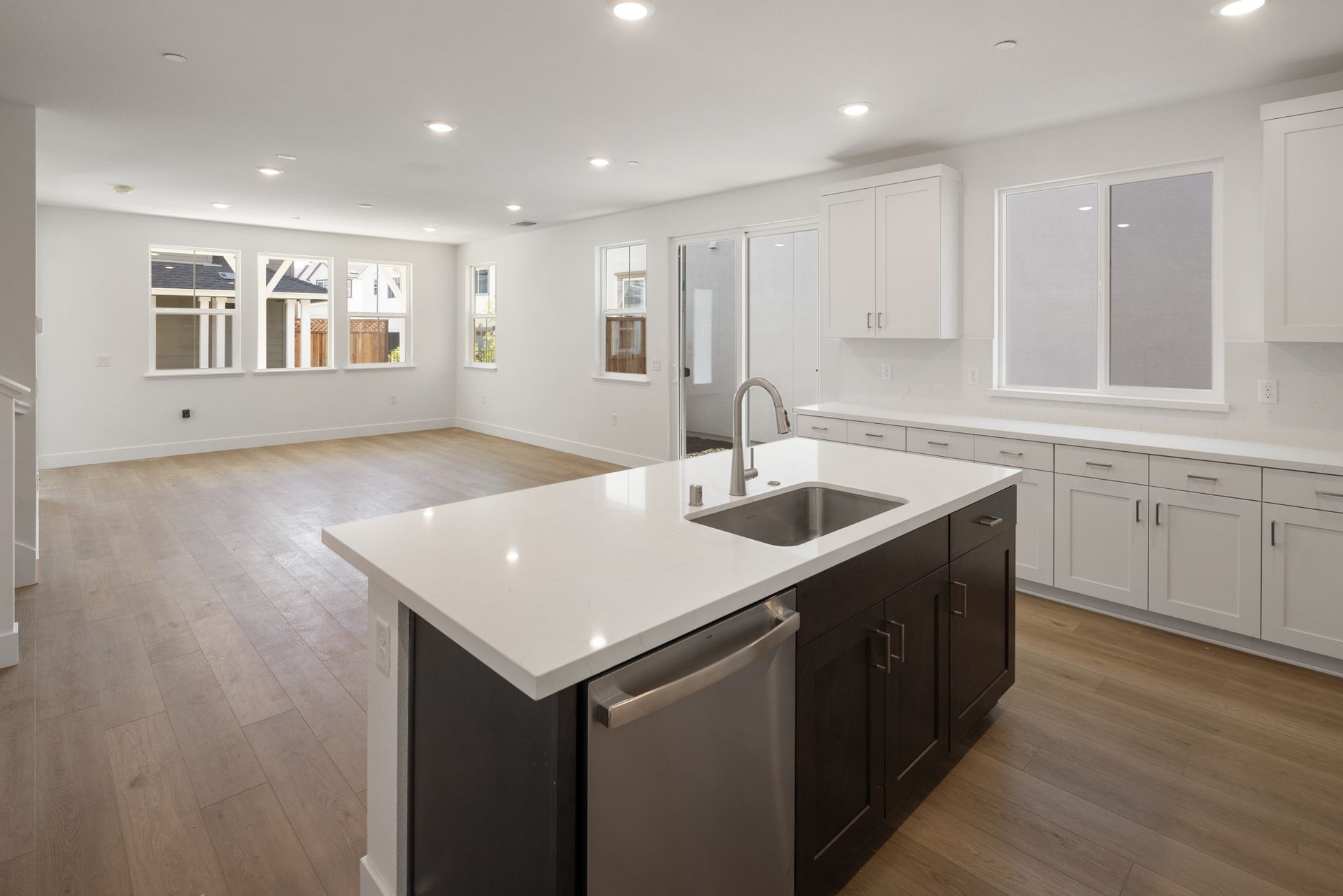 Kitchen & Dining Area