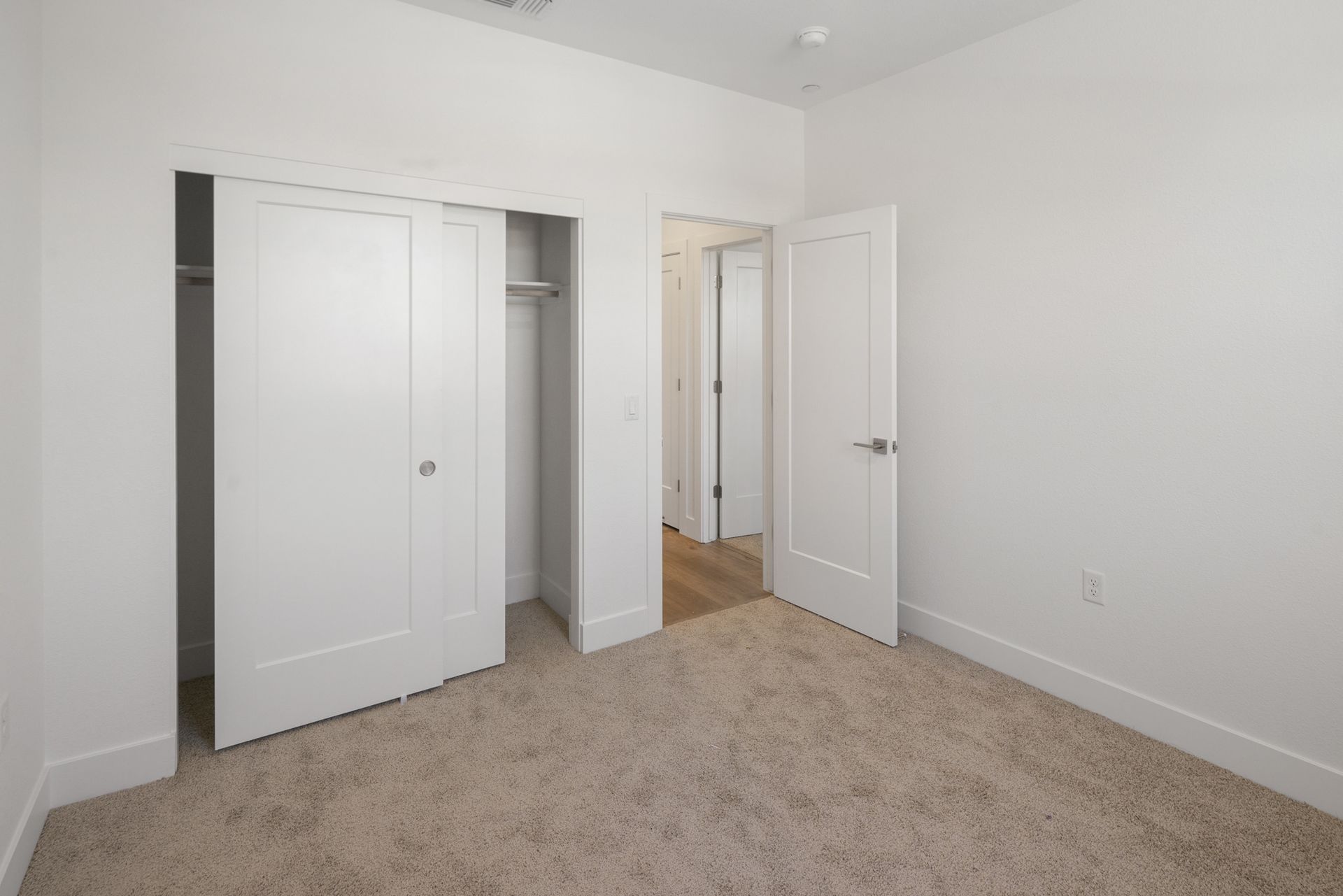 Bedroom & Closet