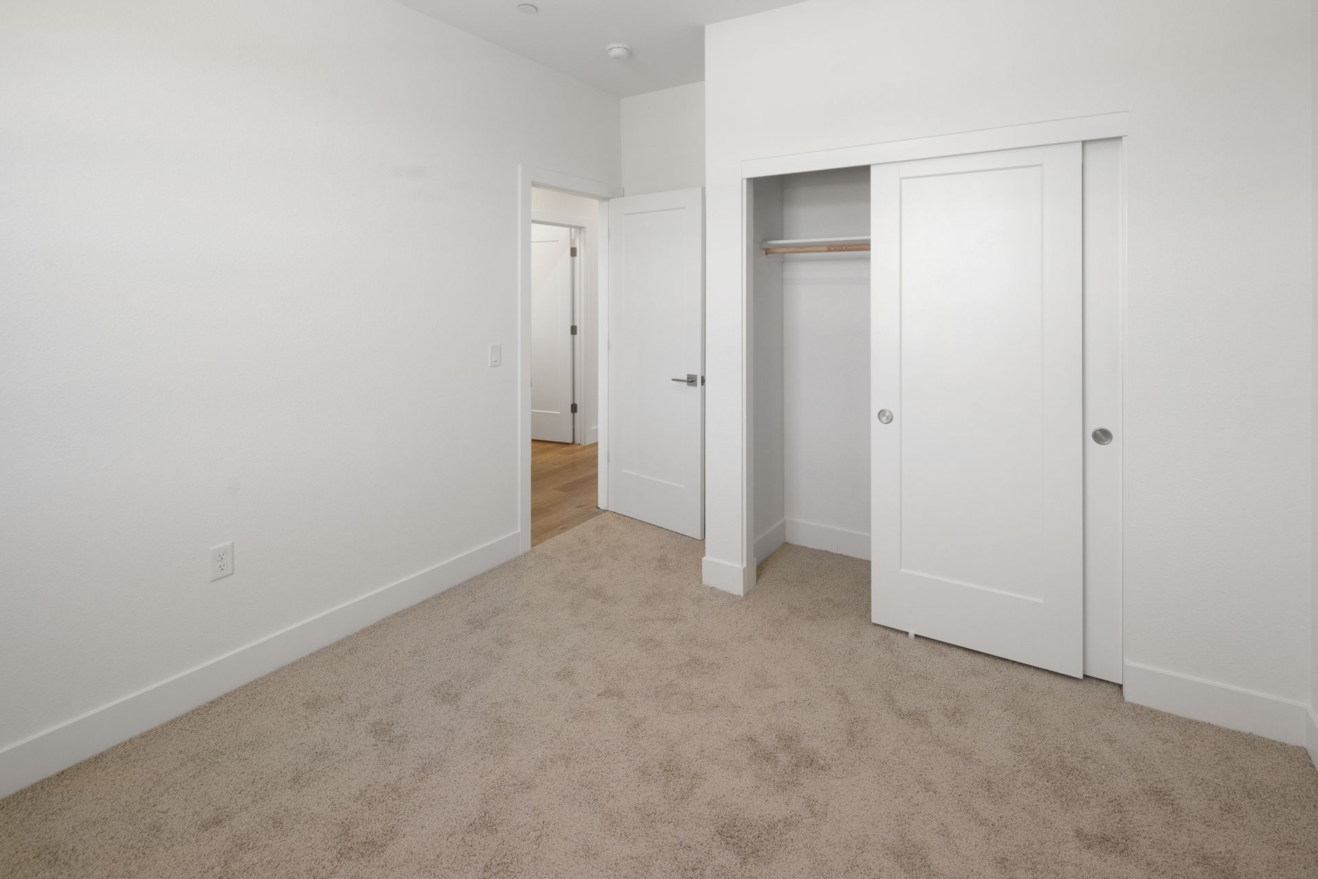 Bedroom & Closet