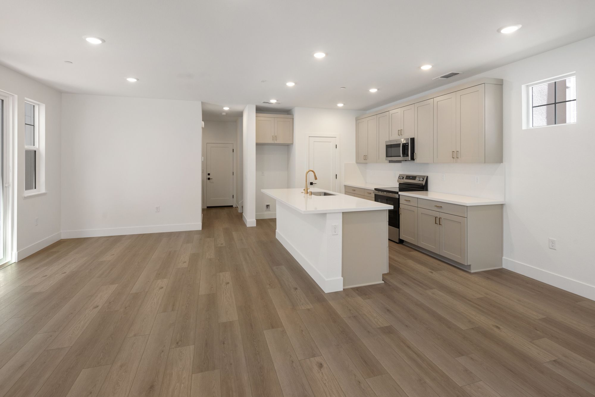 Kitchen & Dining Area