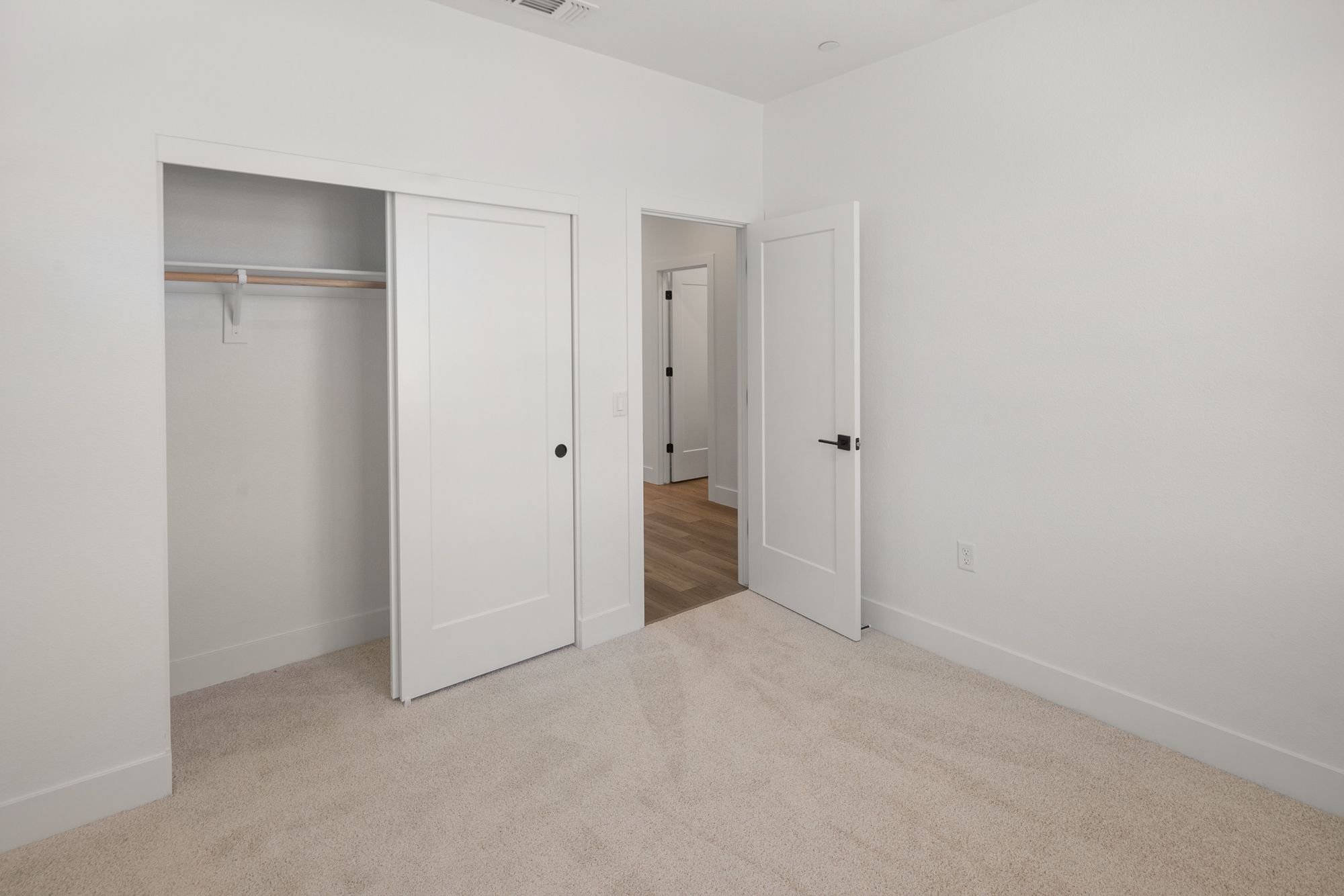 Bedroom & Closet