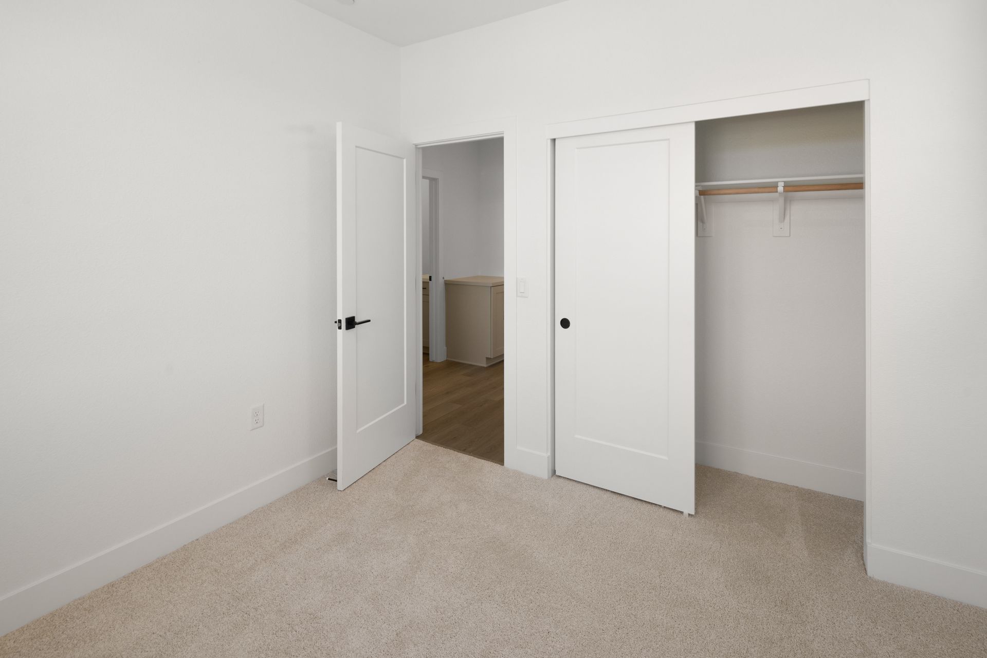 Bedroom & Closet