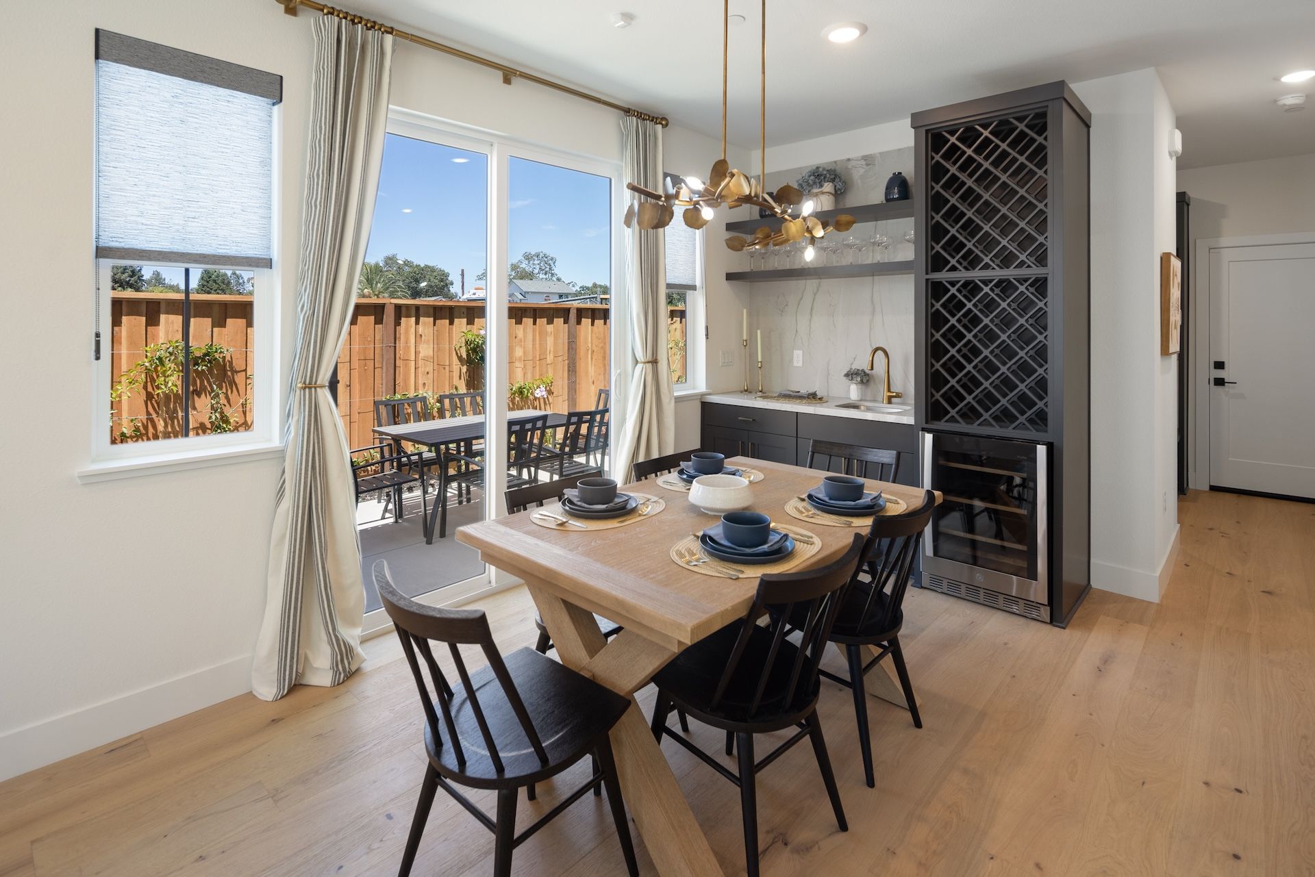 Plan 2 Dining Area