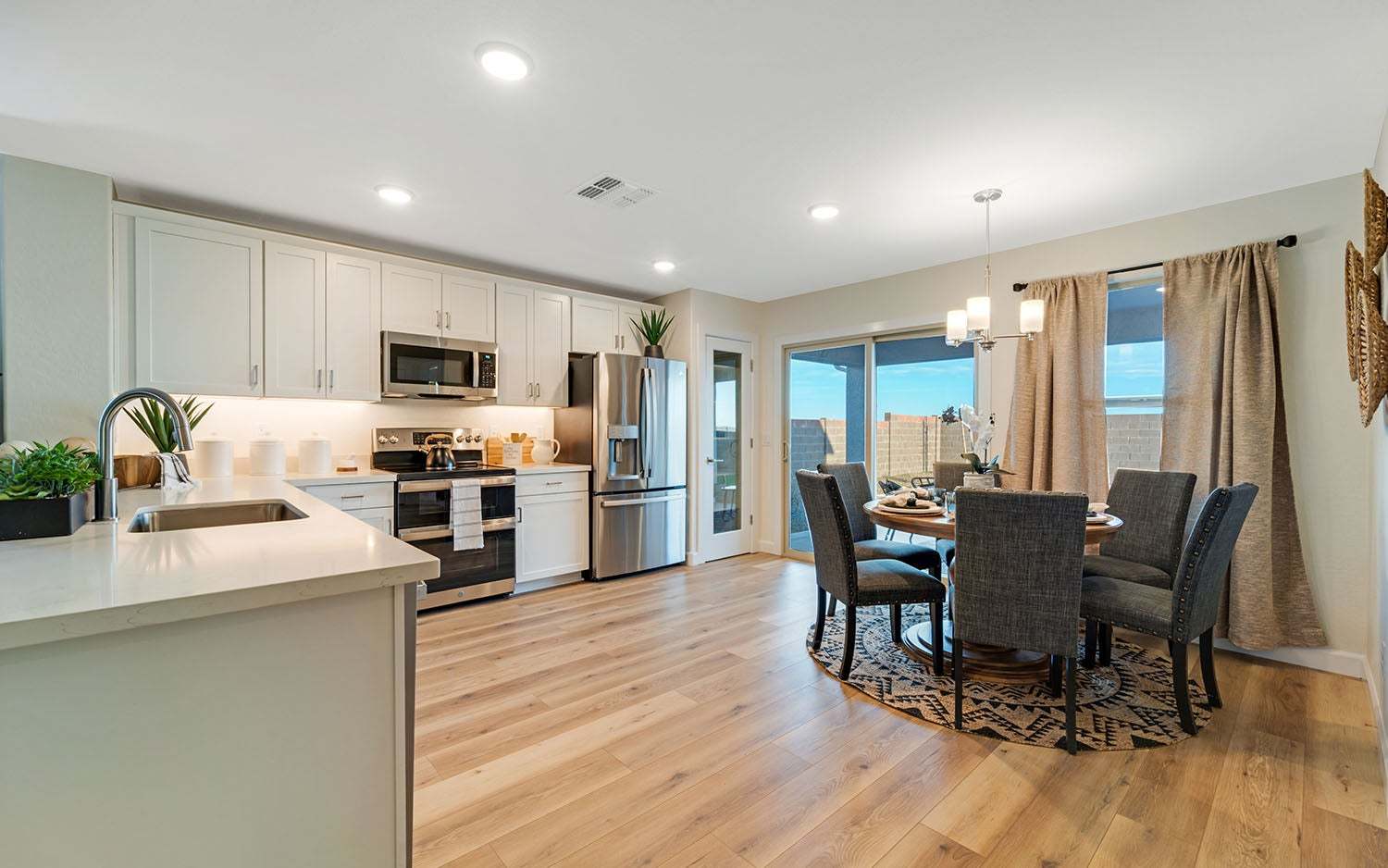 Kitchen + breakfast