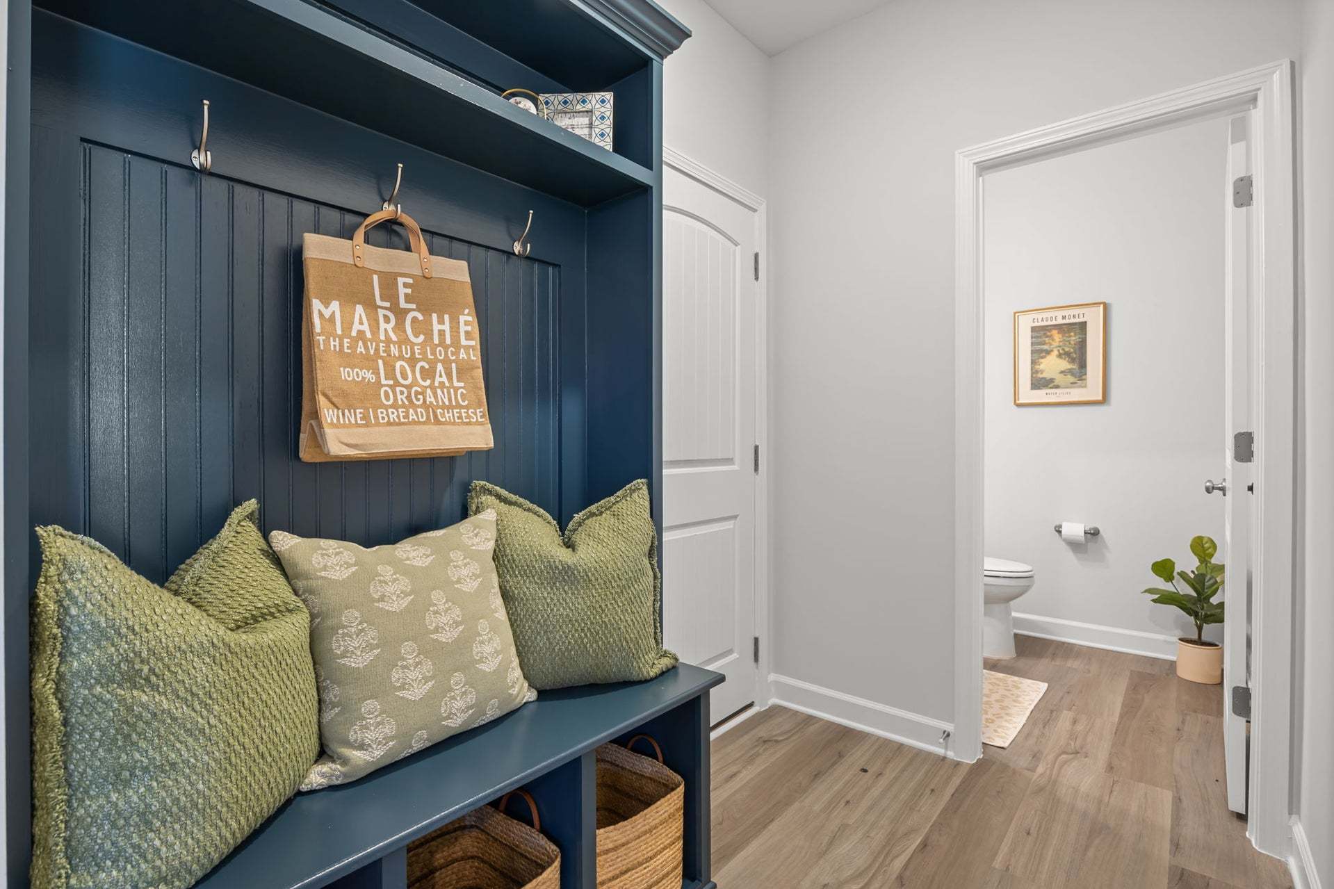 Built-In Bench and Cubby Option