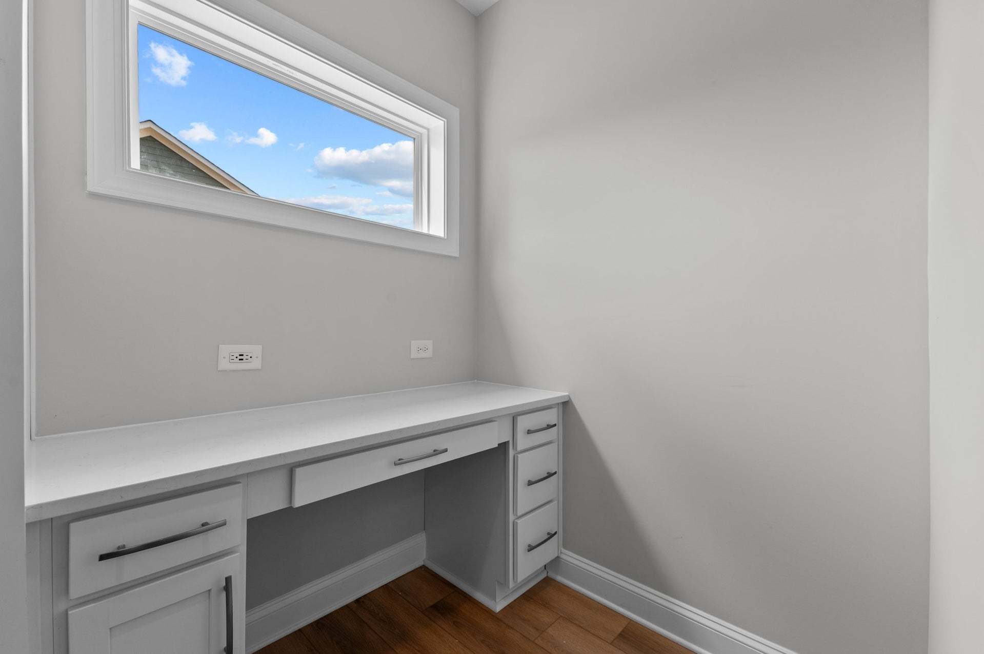Built-in Desk with Flex Room Option
