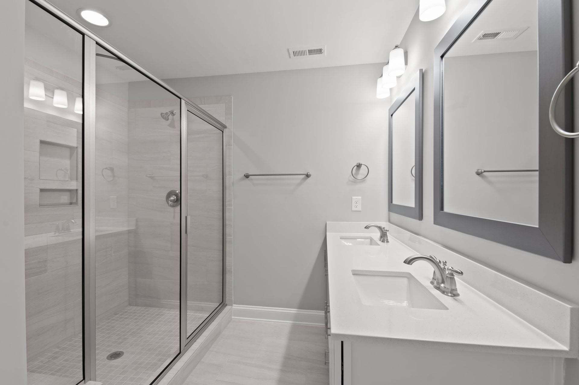 Primary Bathroom Layout 2 with Tile Shower Option