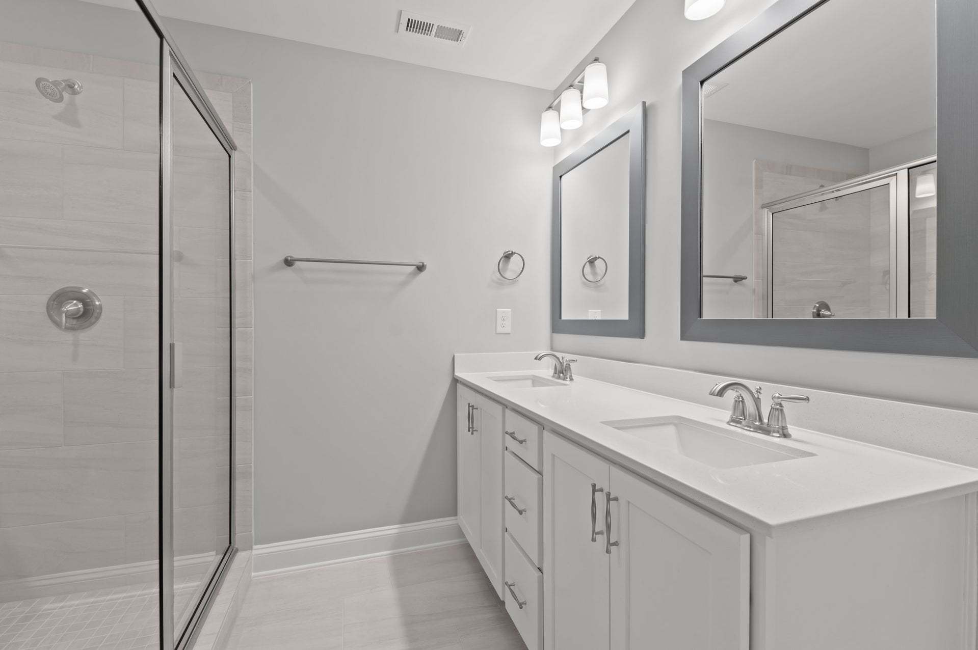 Primary Bathroom Layout 2 with Tile Shower Option