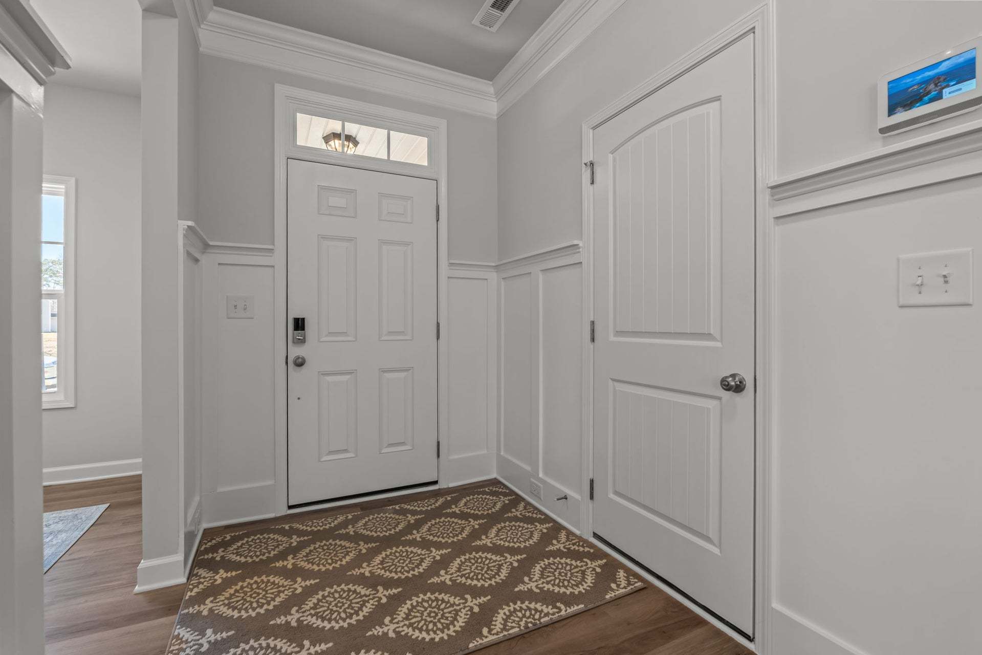 Foyer with Trim Option