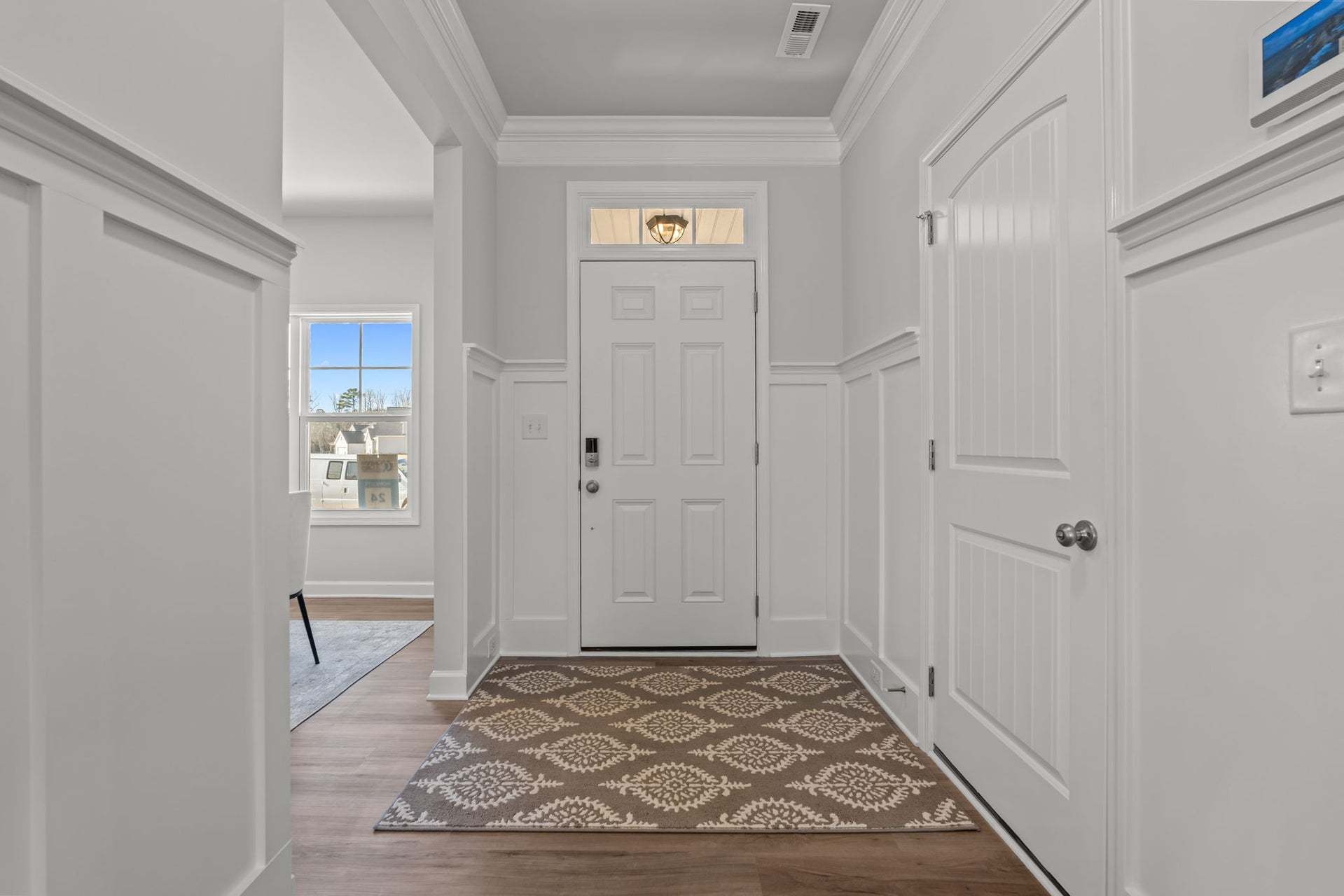 Foyer with Trim Option