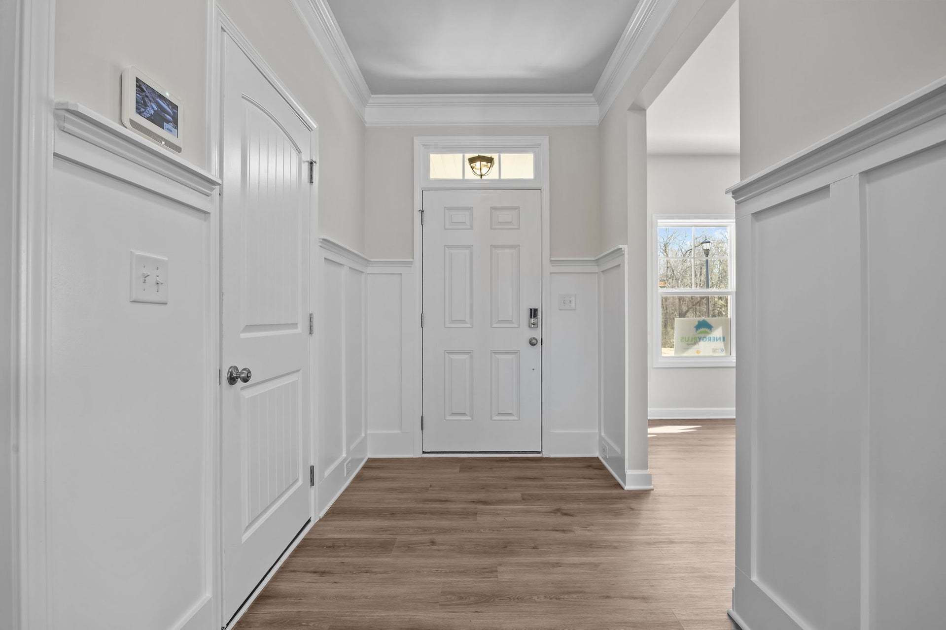 Foyer with Trim Option
