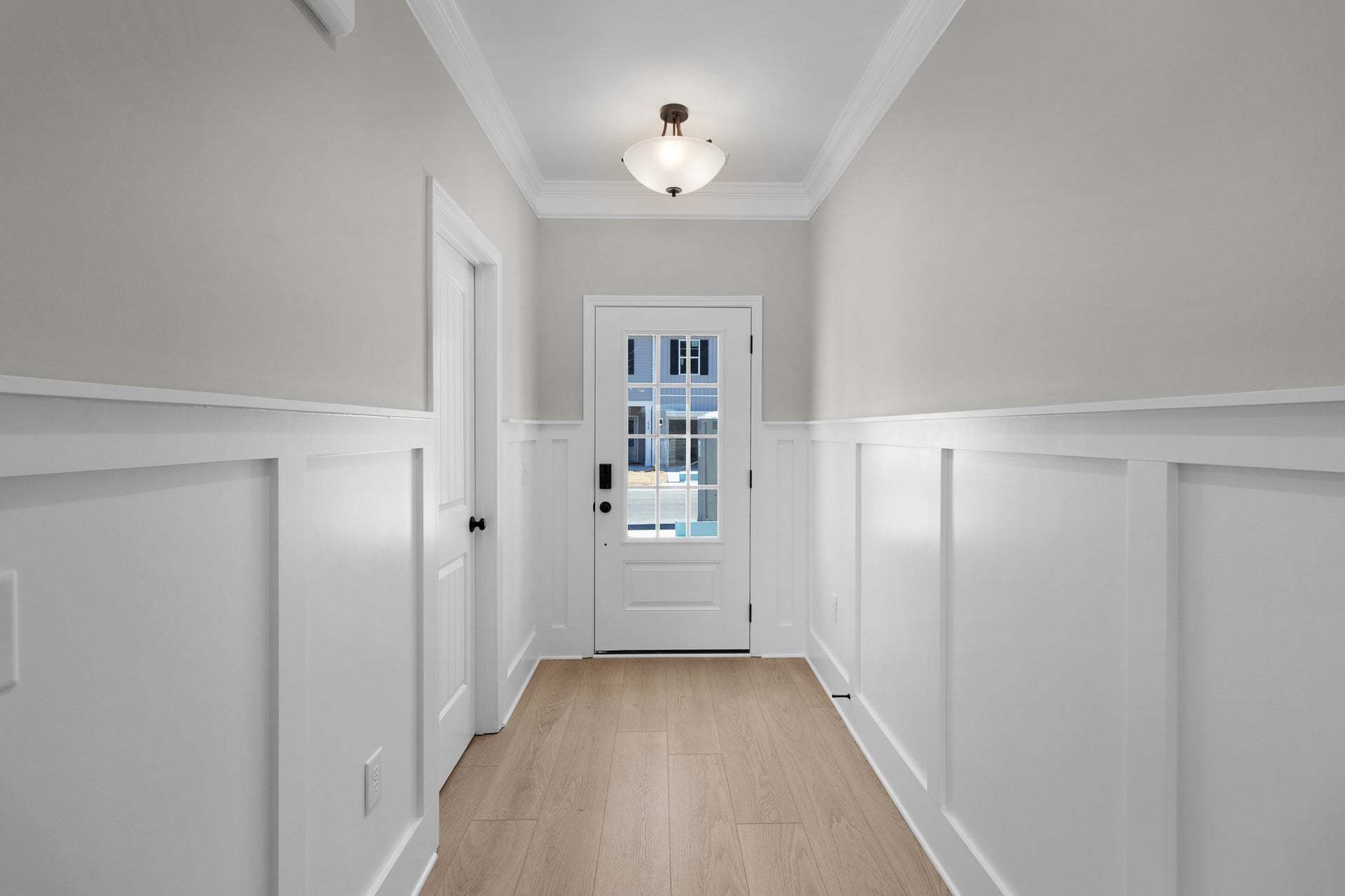Foyer W/ Trim Option