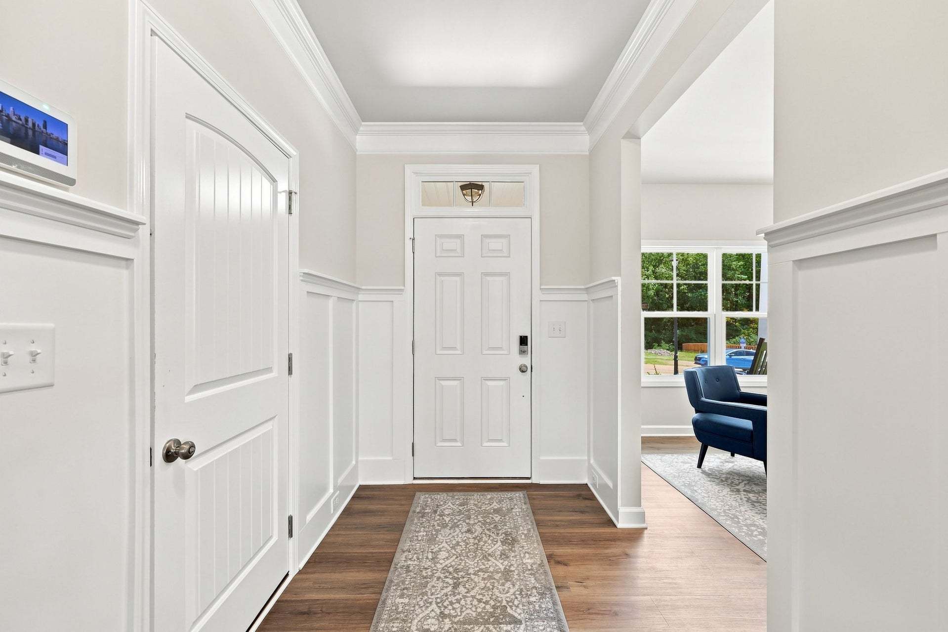 Foyer with Trim Option
