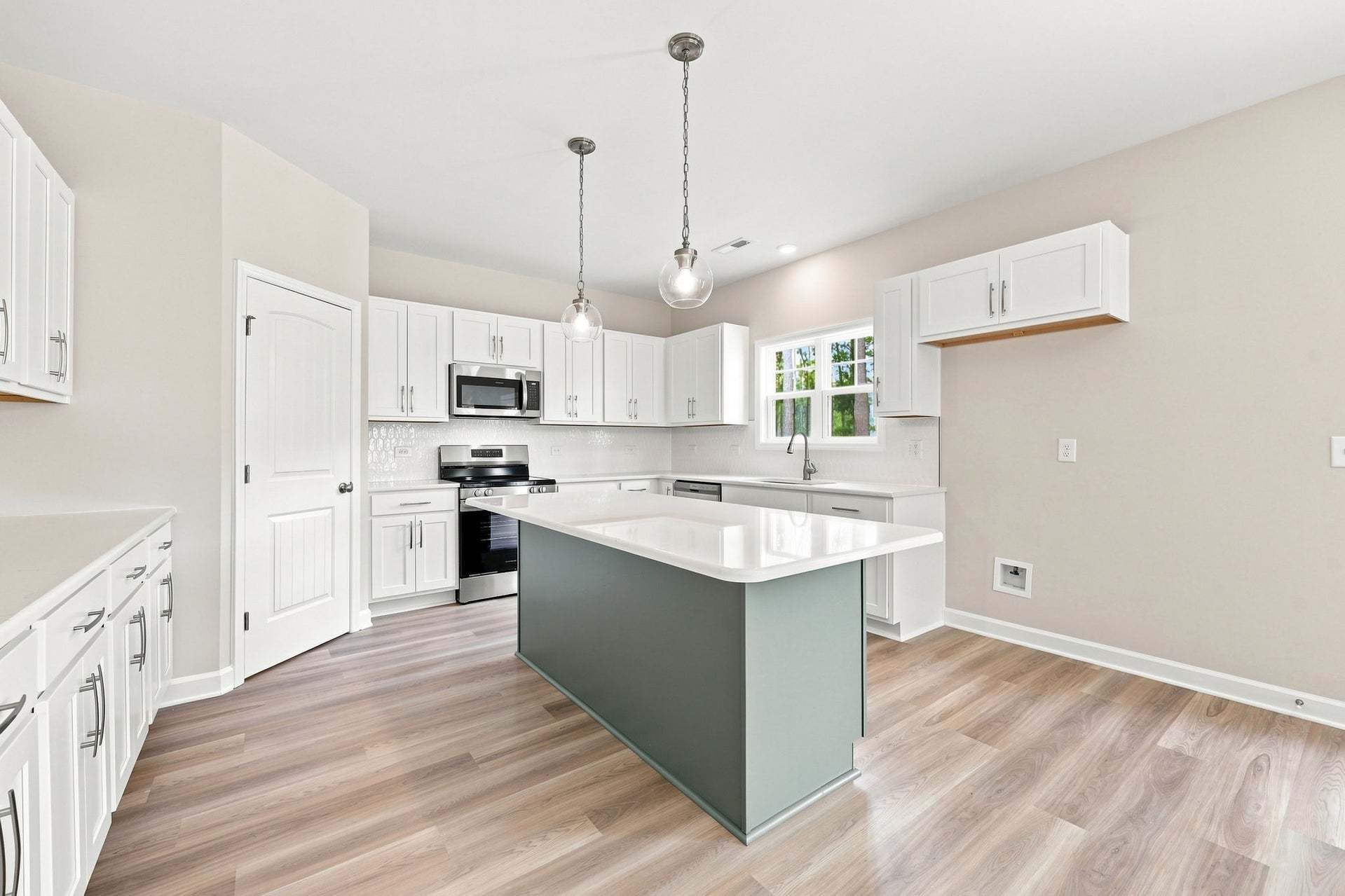 Kitchen With Accent Island