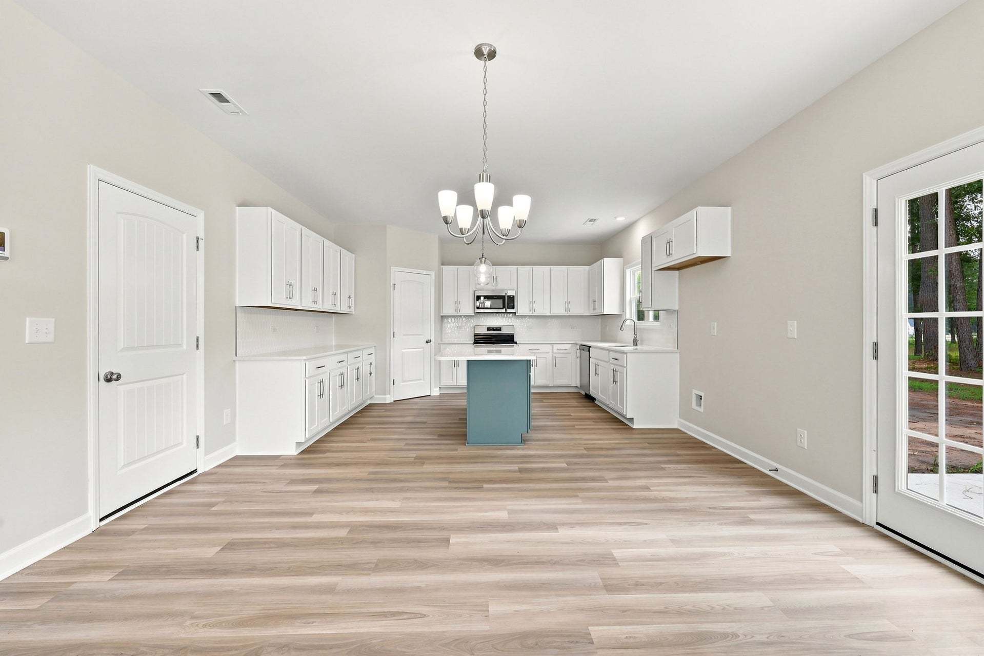 Kitchen With Accent Island