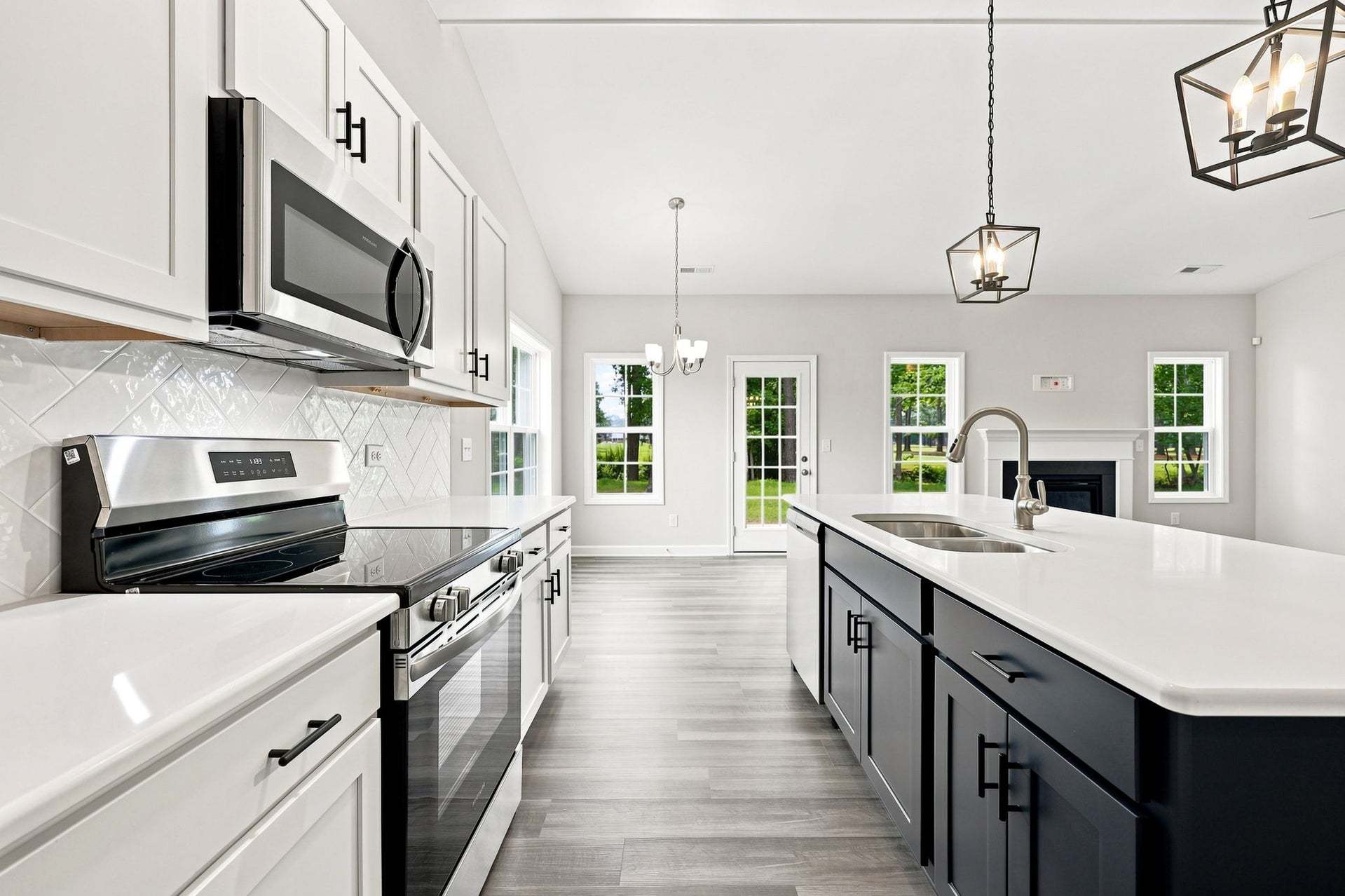 Kitchen w/ Accent Island