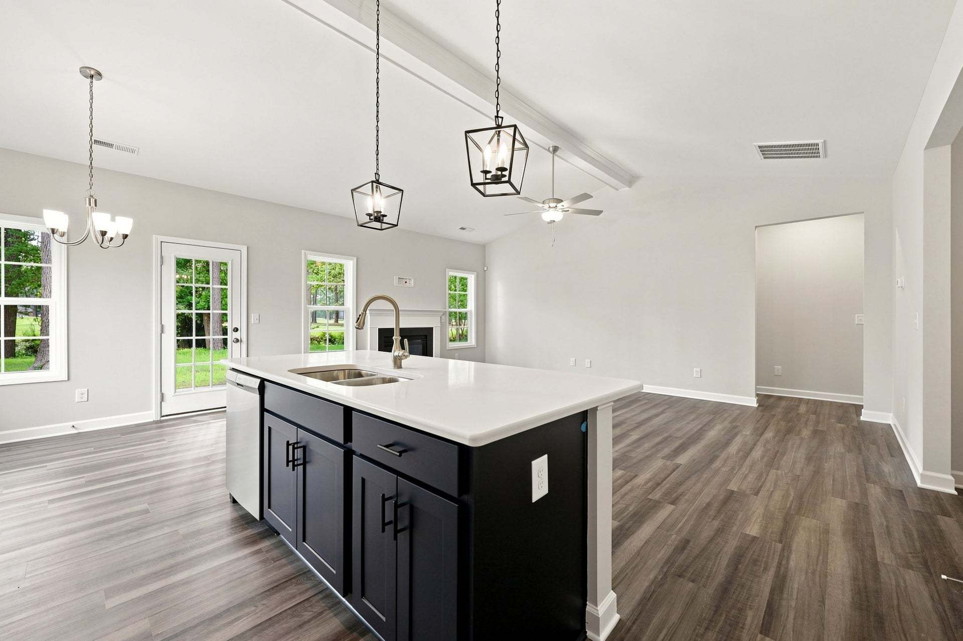 Kitchen w/ Accent Island