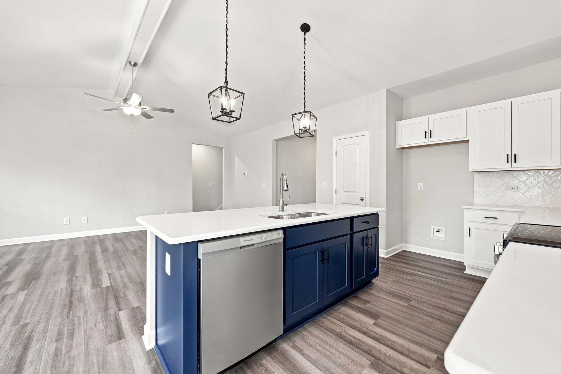 Kitchen w/ Accent Island