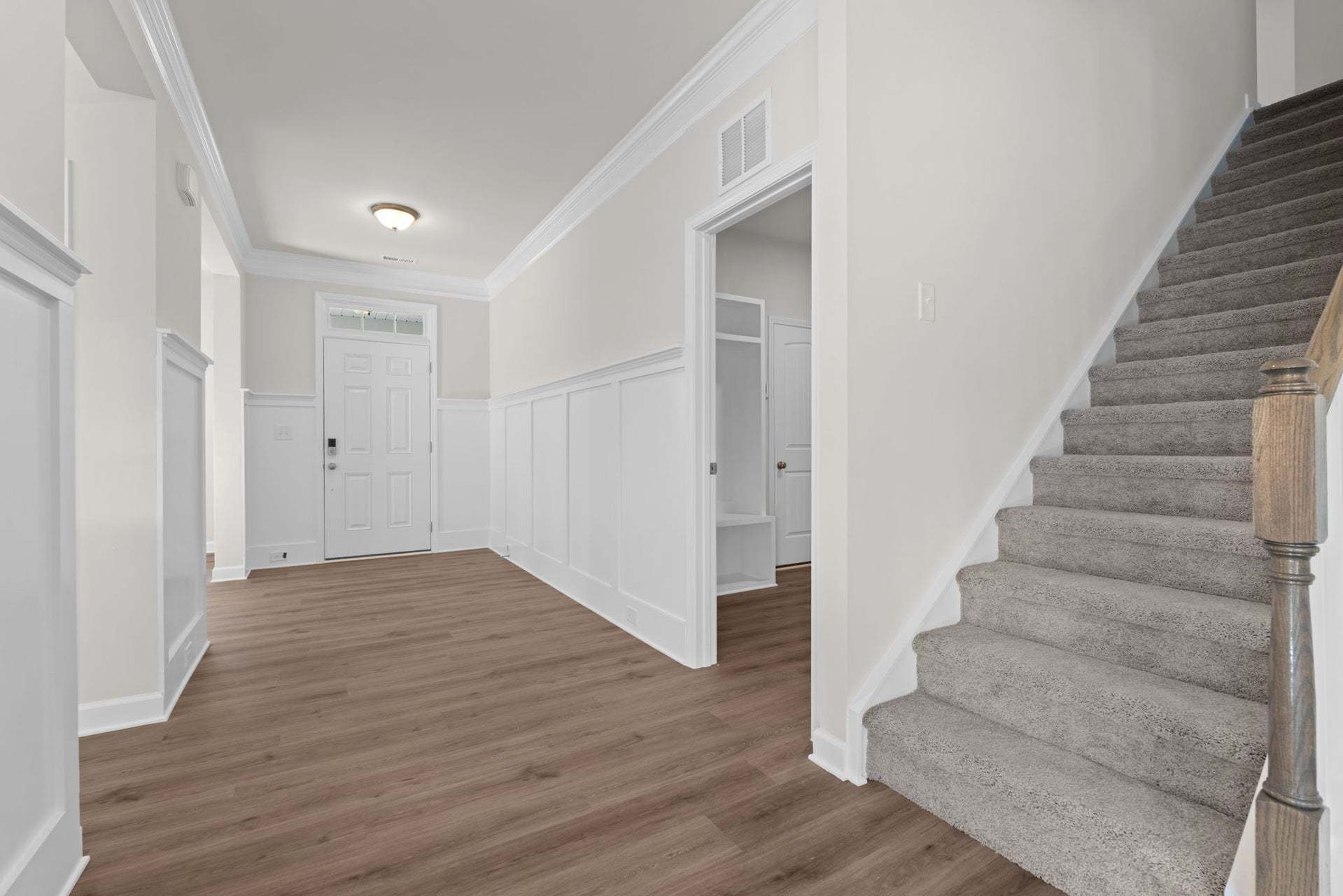 Foyer with Trim Option