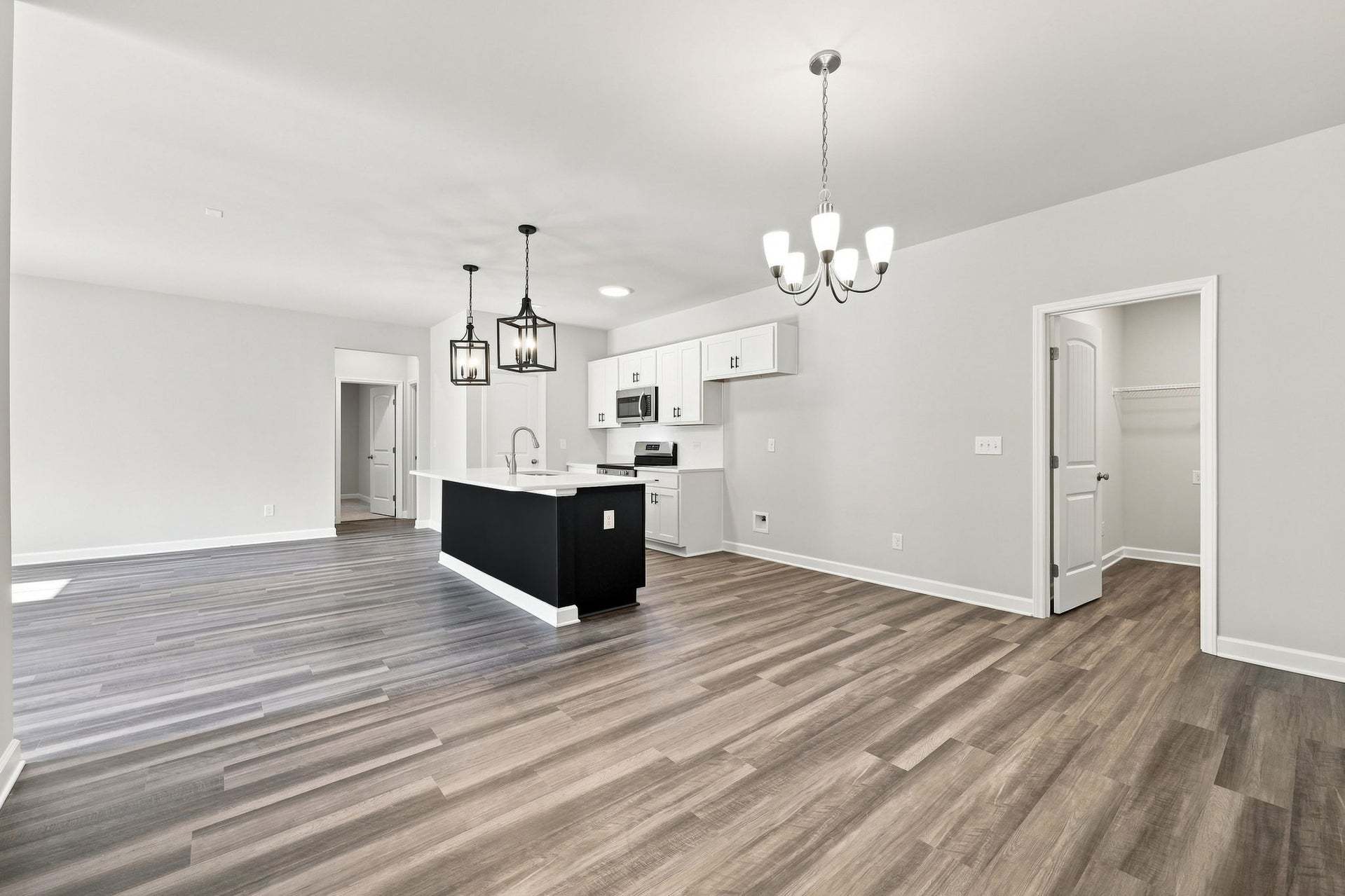 Kitchen With Accent Island