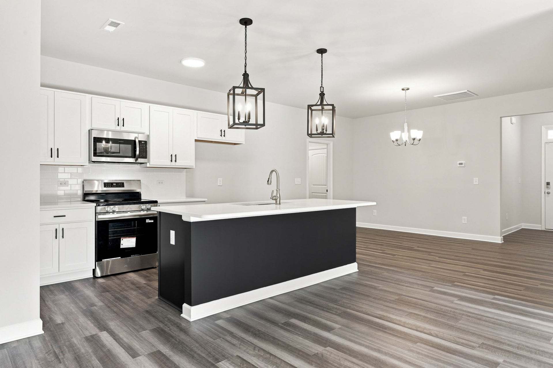 Kitchen With Accent Island