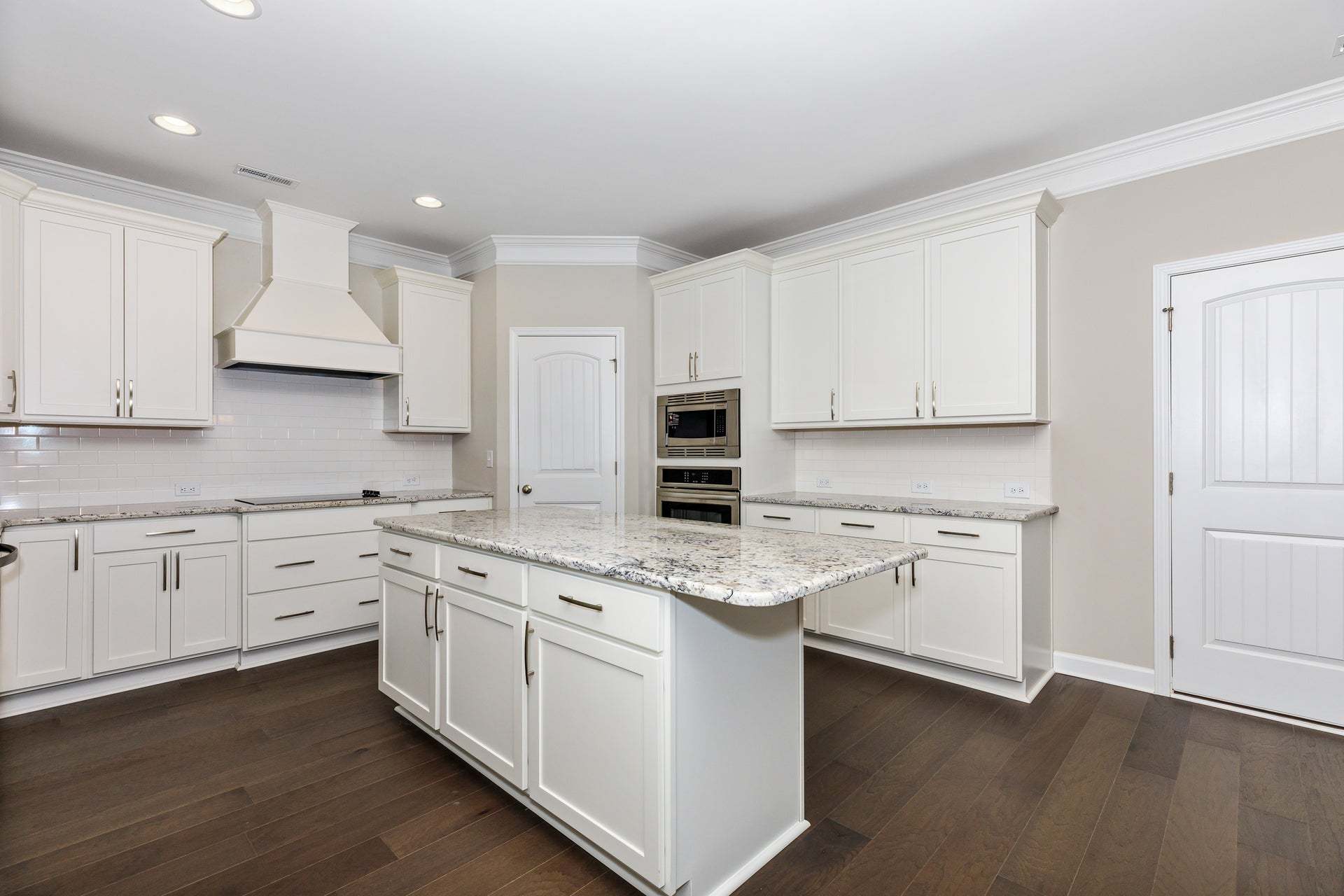 Gourmet layout with vent hood