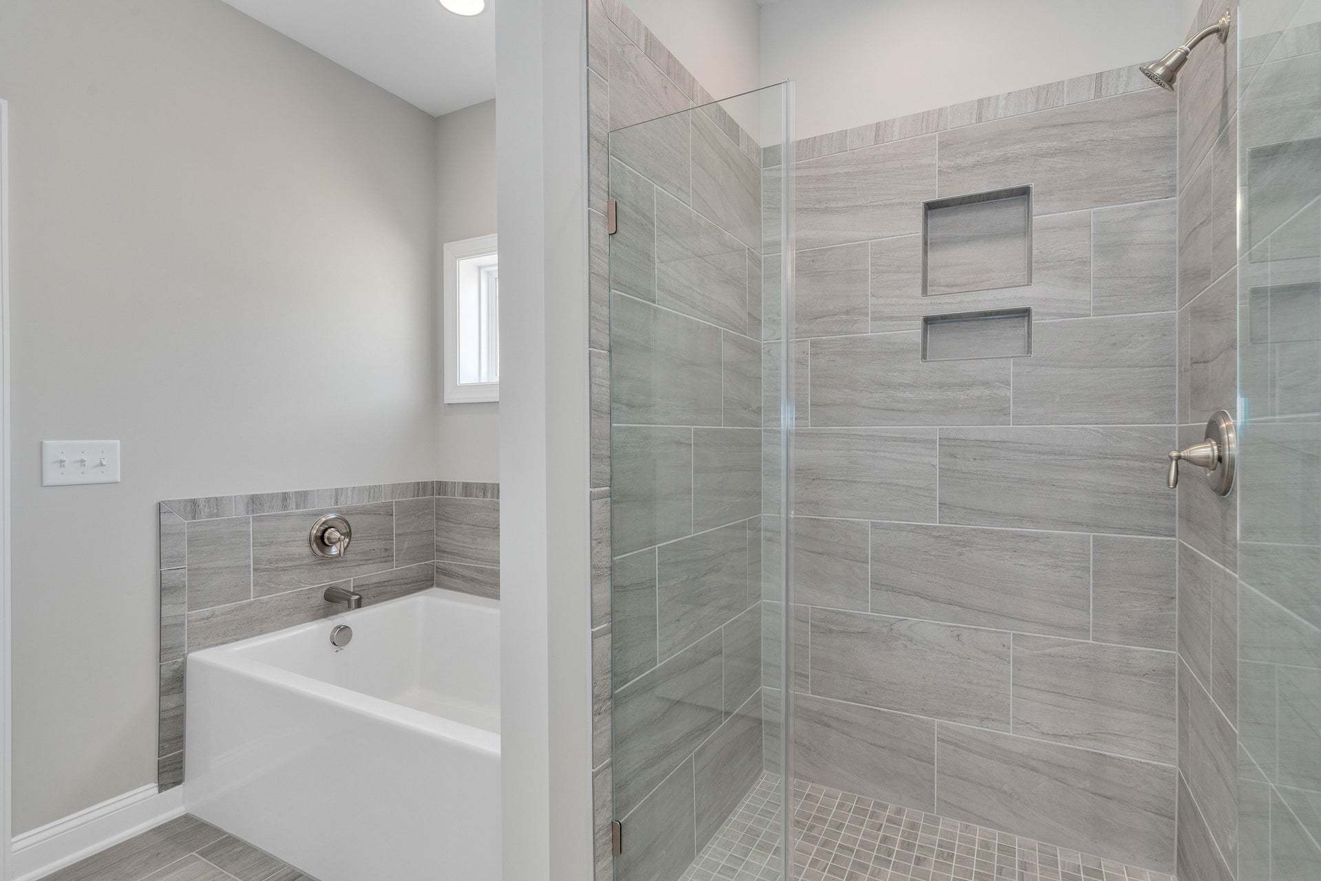 Standard Layout with Frameless Tile Shower Option