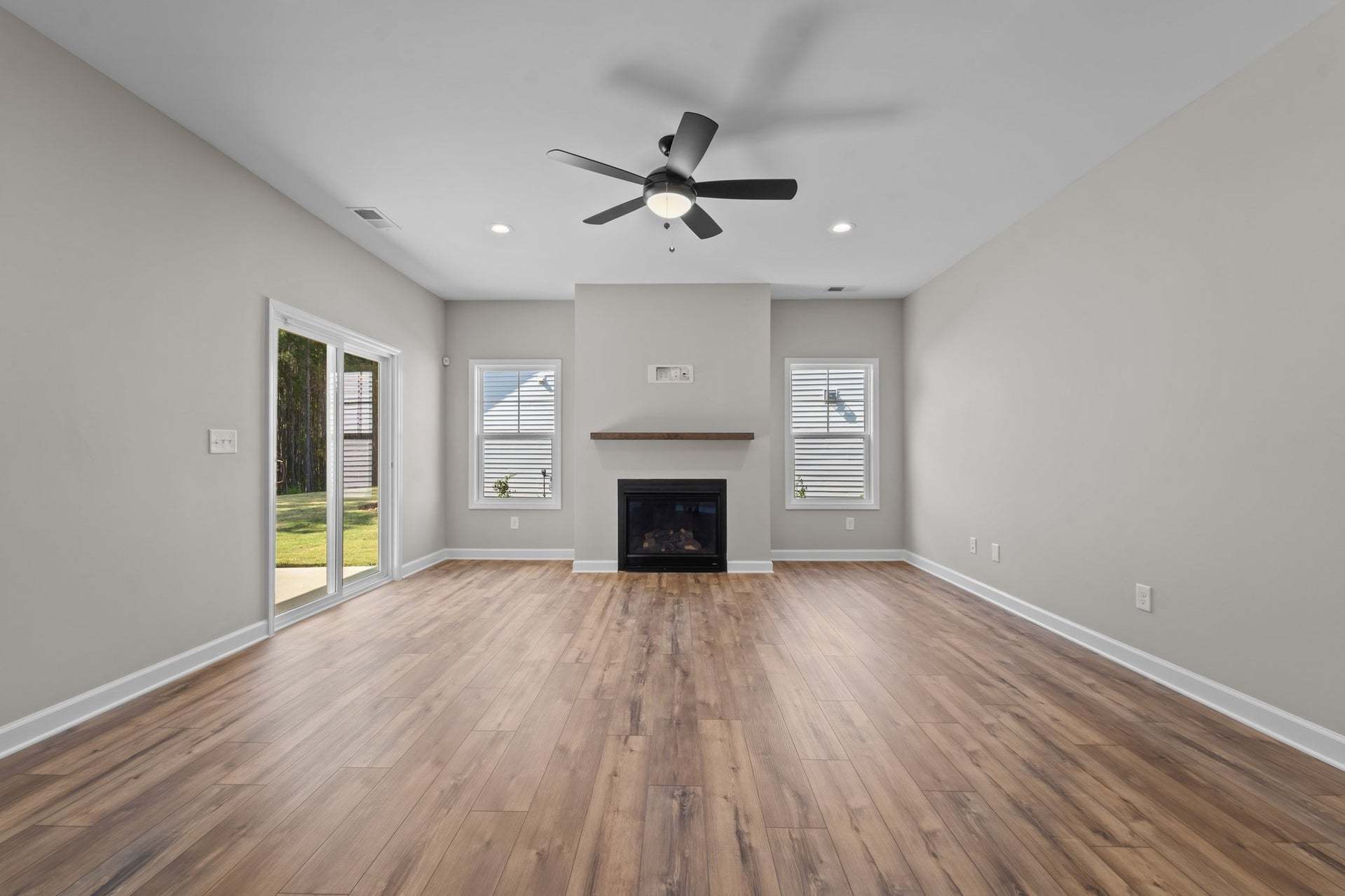 Fireplace with Floating Mantle Option