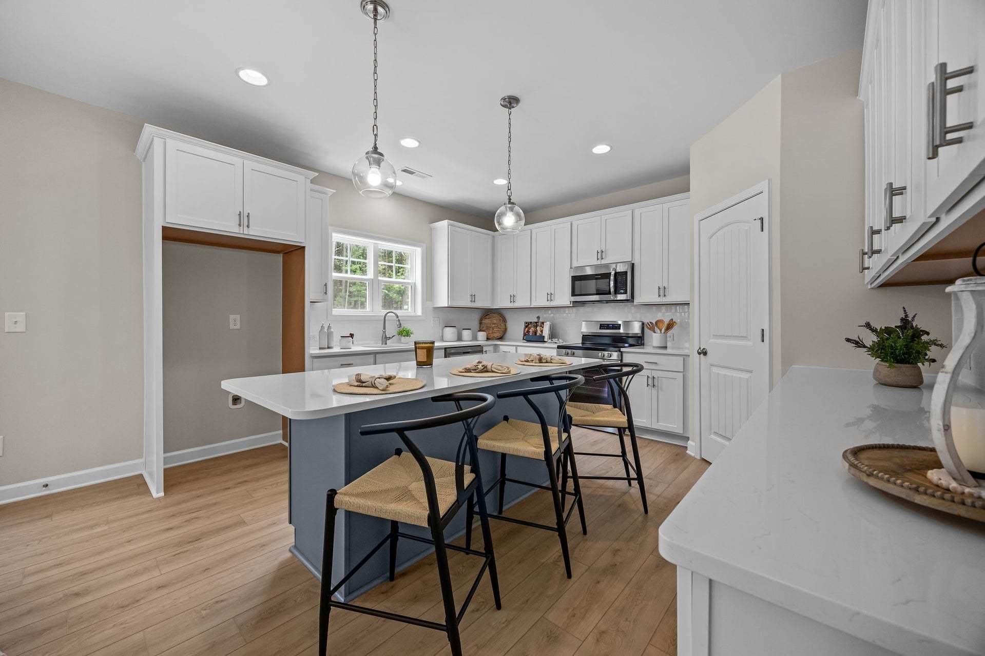Kitchen With Accent Island
